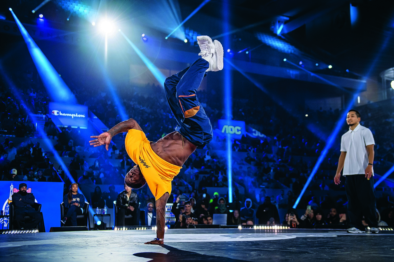 Le 21 octobre, à Paris, le Français Dany Dann enchaîne les figures lors du championnat Red Bull BC One, une référence dans l’univers du breakdance. Red Bull Content Pool/Nika Kramer