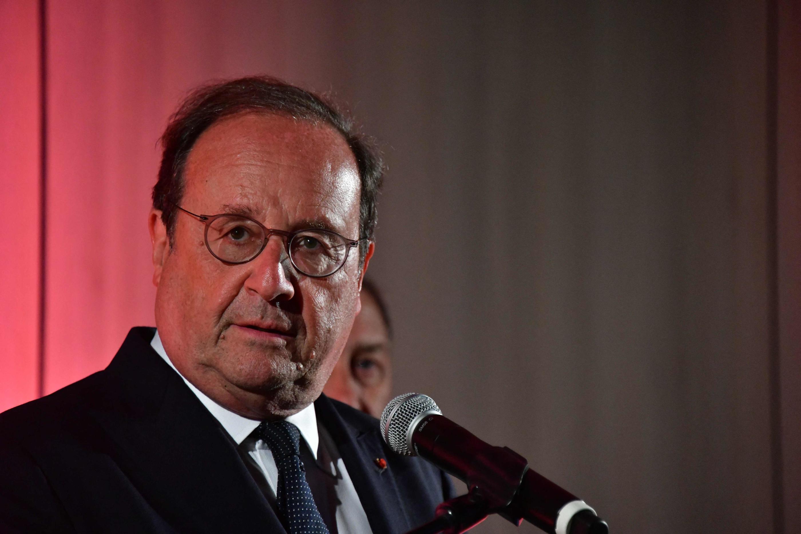 L'ancien président François Hollande, ici le 30 juin à Tulle, arrive en tête du premier tour des élections législatives dans la première circonscription de Corrèze (37 %), suivi par la candidate RN Maïtey Pouget (31 %). AFP/Pascal Lachenaud