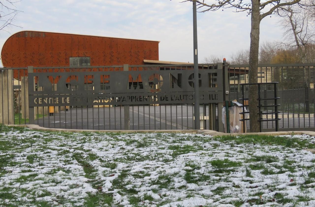 <b></b> Savigny-sur-Orge, vendredi 12 février 2021. Plusieurs élèves du lycée Monge de Savigny-sur-Orge ont été agressés aux abords de l’établissement par des bandes de jeunes.