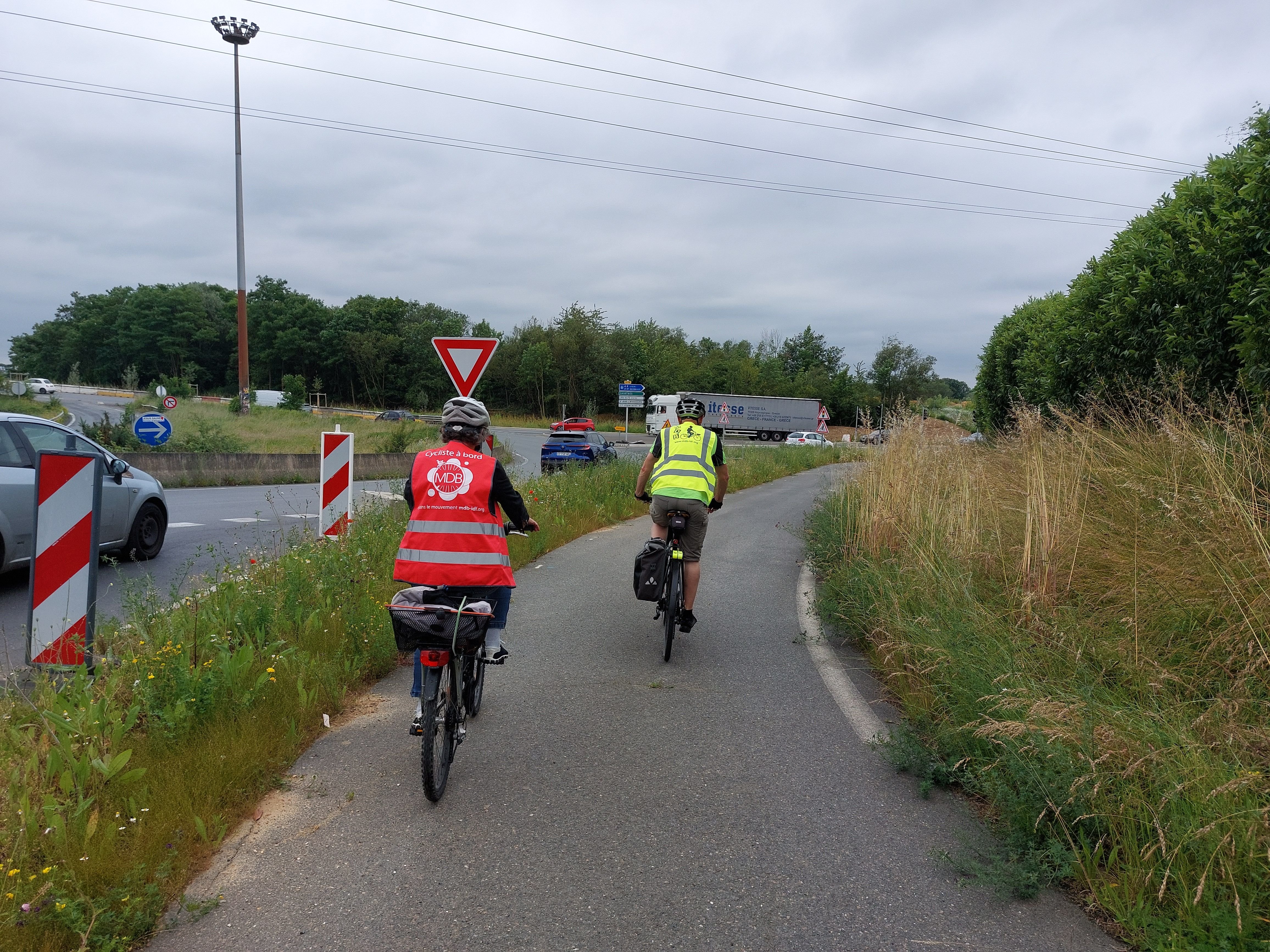 Les Ulis (Essonne), le 19 juin. Les associations de cyclistes craignent que les futurs aménagements ne rendent l’accès difficile voire impossible aux pistes «marchables et cyclistes» réalisées à l'intérieur du Ring. LP/C.Ch.