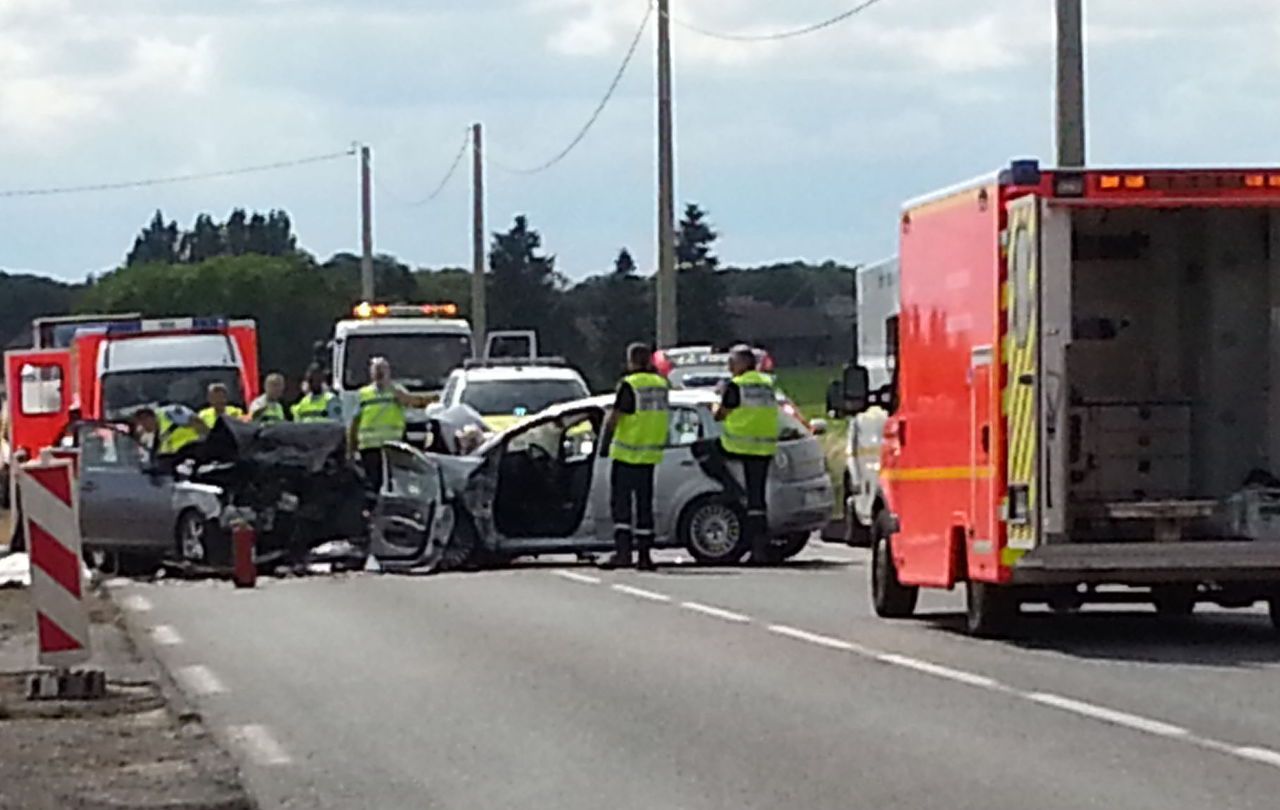 <b></b> Bannost-Villegagnon, le 27 juin 2014. Pour une raison inconnue, une Fiat Punto s’est déportée à gauche, percutant la voiture venant en face. Bilan deux morts et deux blessés très graves. 