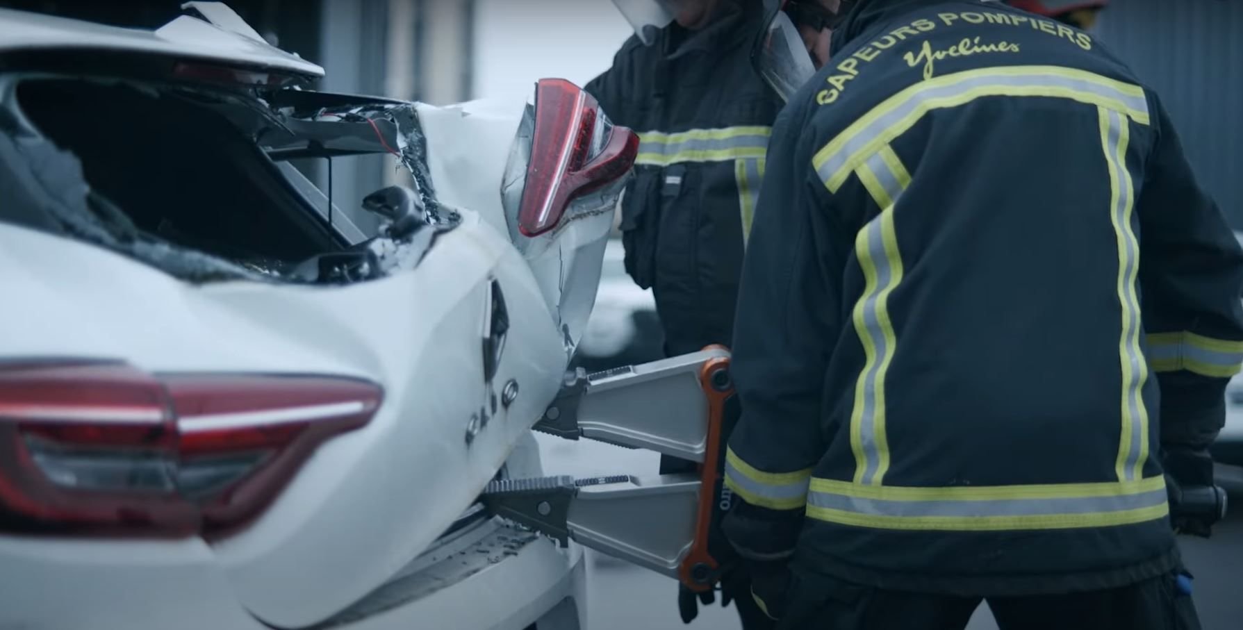 Les sapeurs-pompiers des Yvelines travaillent avec le constructeur Renault depuis dix ans. Une coopération illustrée dans le court film documentaire «Time Fighters » réalisé pour l'occasion. Renault/Jules et Gédéon Naudet