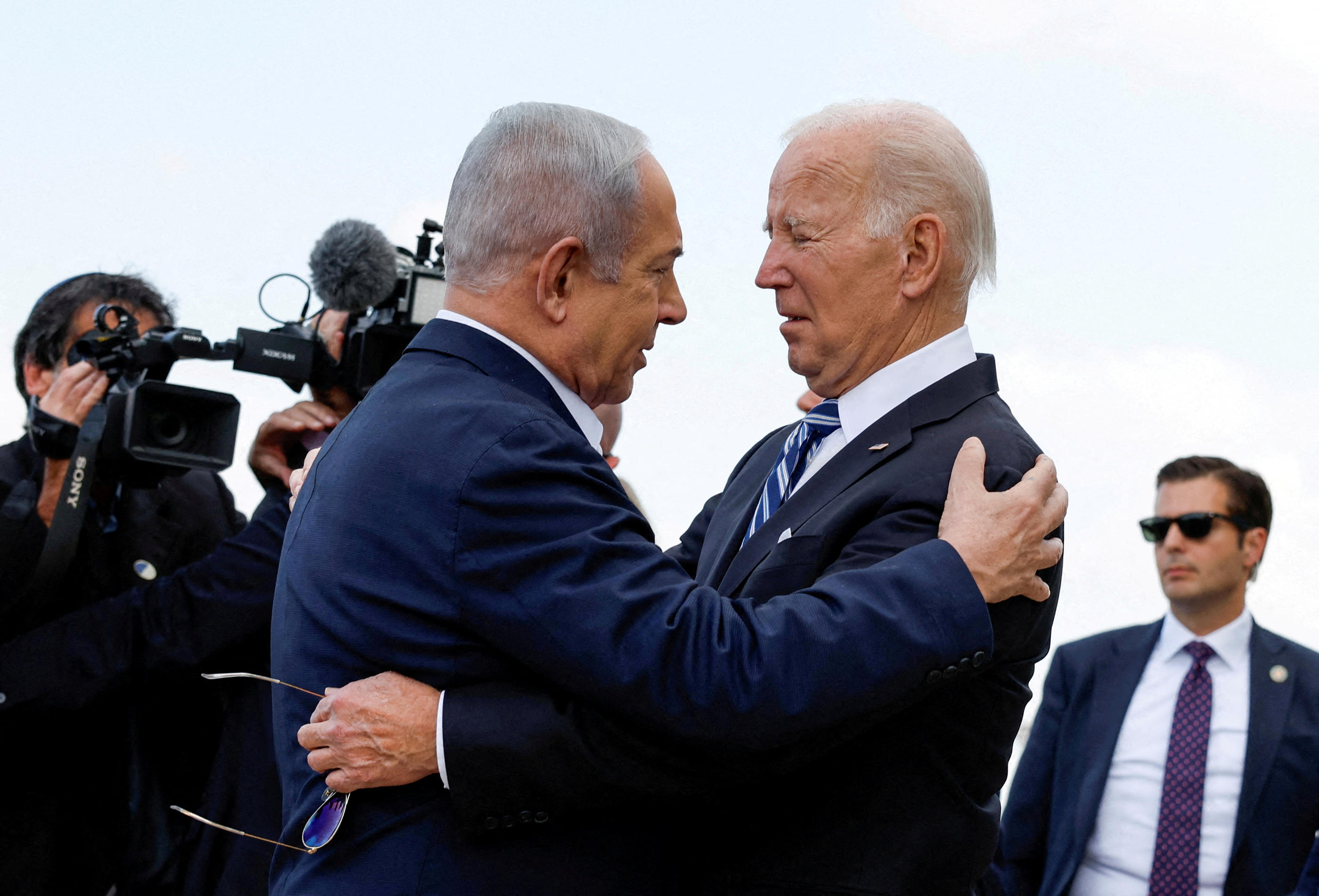 Le président Joe Biden accueilli à Tel Aviv le 18 octobre dernier par le Premier ministre israélien Benyamin Netanyahou. REUTERS/Evelyn Hockstein