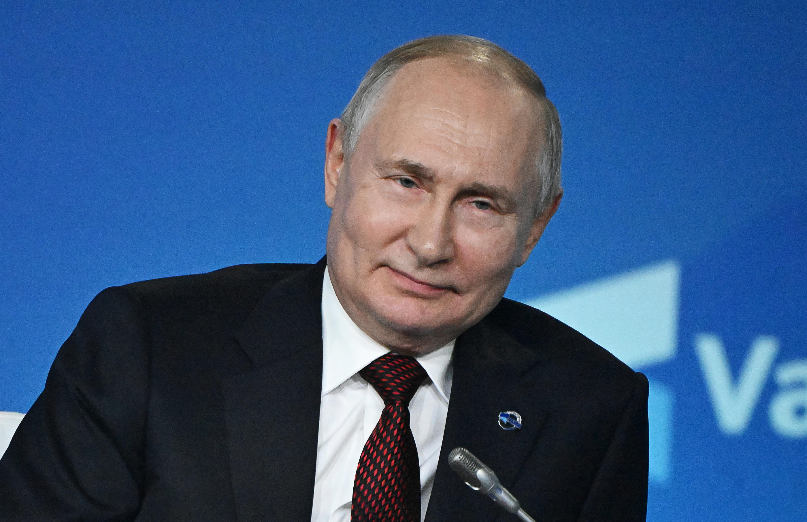 Vladimir Poutine a balayé les accusations selon lesquelles le Kremlin serait responsable du crash de l'avion ayant coûté la vie à Evgueni Prigojine. Sputnik/Sergei Guneev/Pool via REUTERS