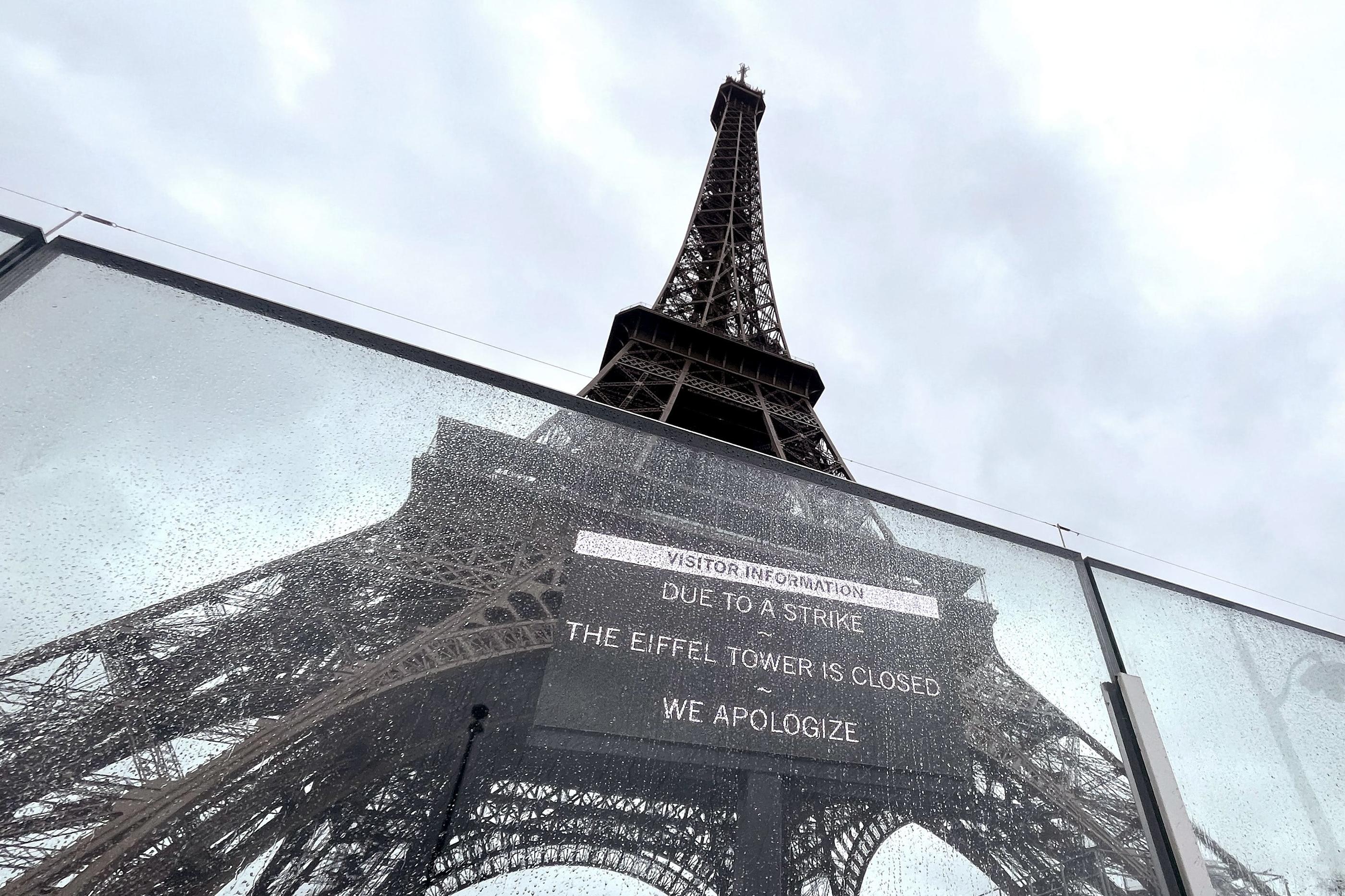 La tour Eiffel est fermée depuis lundi à cause d'une grève. MAXPPP/Vincent Isore