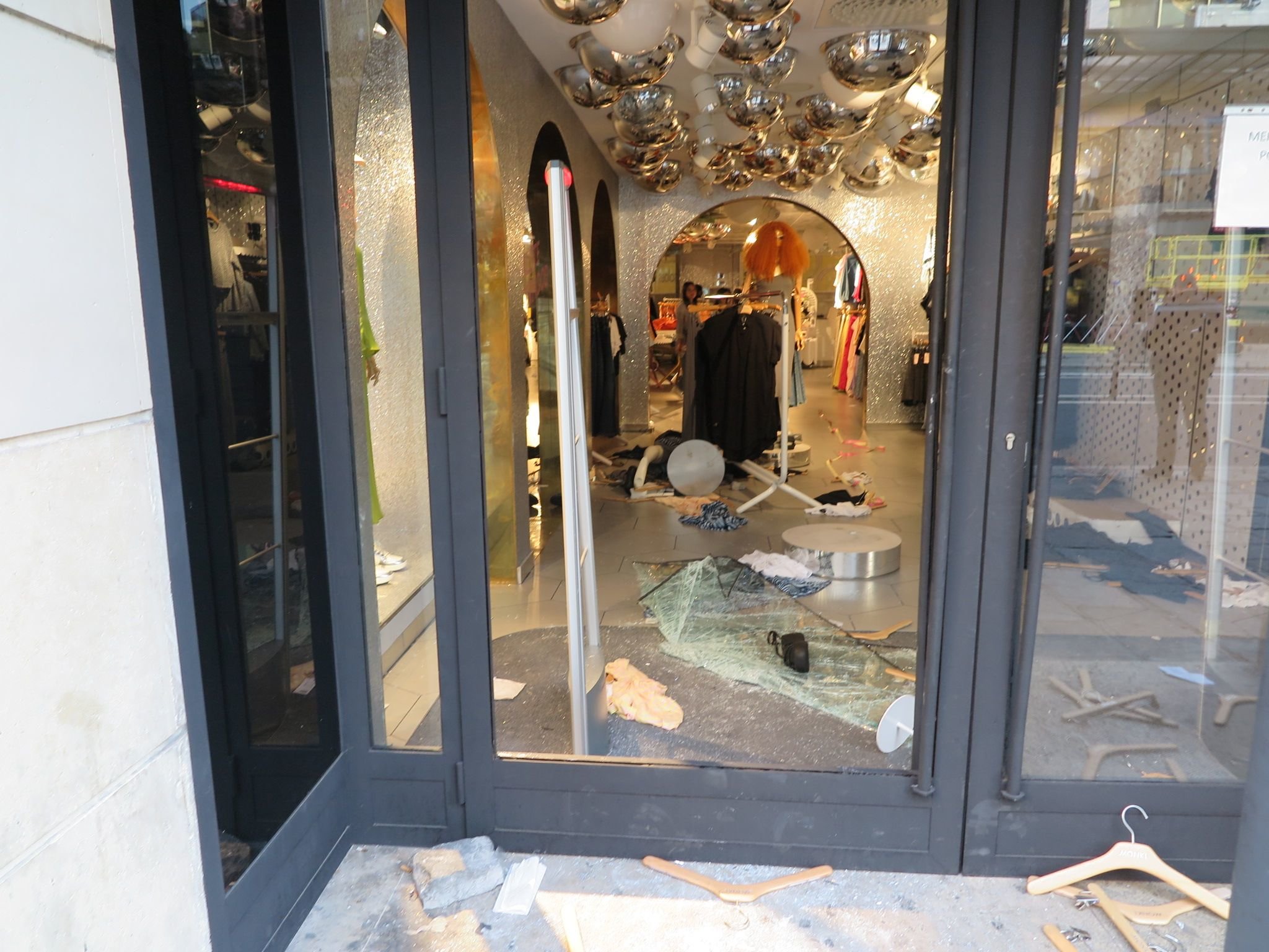 La boutique Nike installée au Forum les Halles a été pillée pendant les émeutes après la mort de Nahel. LP/Christine Henry