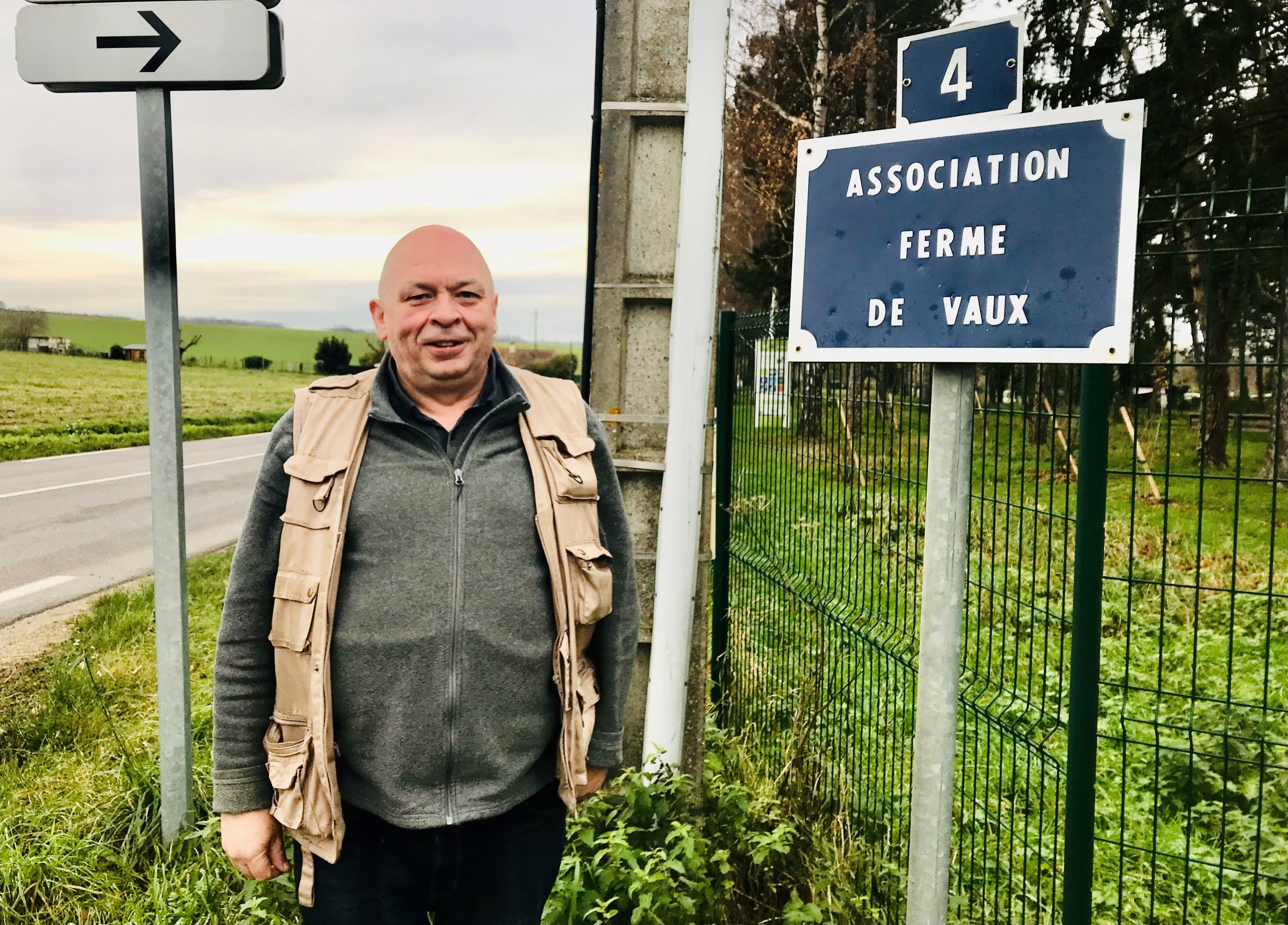 Jean-Michel Damont l'affirme : il ne démontera pas son bungalow et ne partira pas de la Ferme de Vaux. #Presse30