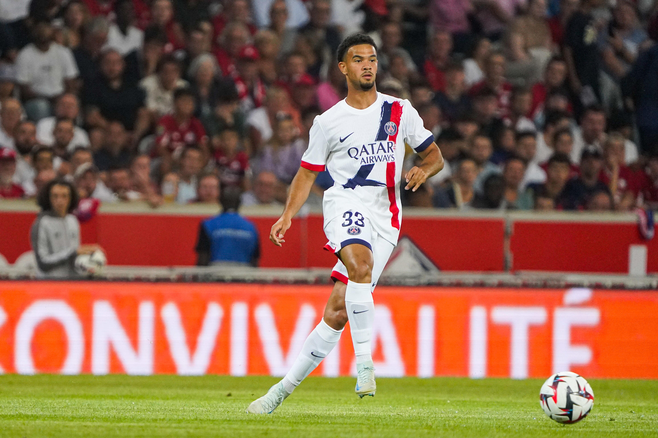 Touché à un mollet durant la trêve internationale, Warren Zaïre-Emery, qui a repris l'entraînement dimanche, va démarrer ce mercredi soir contre Gérone. Daniel Derajinski/Icon Sport