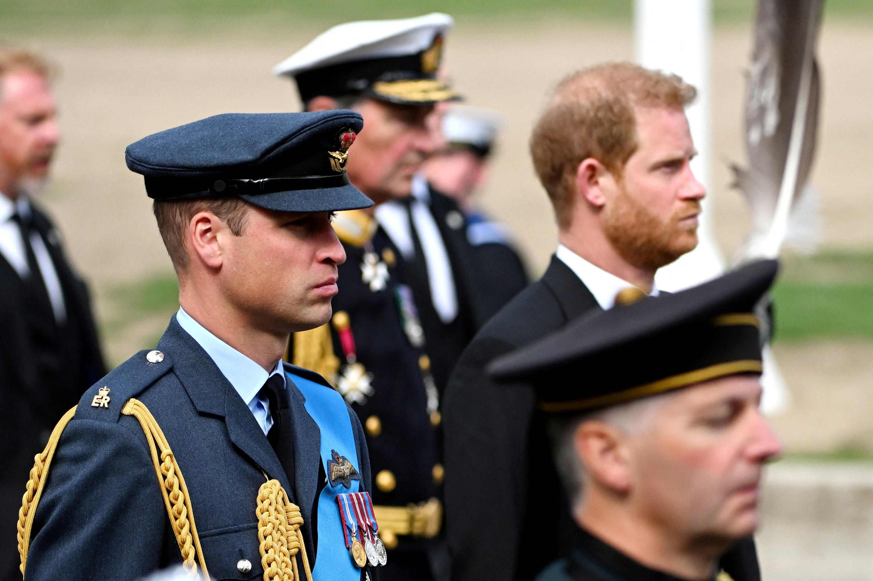 Le prince Harry, qui a quitté ses fonctions au sein de la famille royale, ne portait pas l'uniforme militaire lors des funérailles d'Elizabeth II, contrairement à son frère, le prince William. Jeff Spicer/Pool via REUTERS