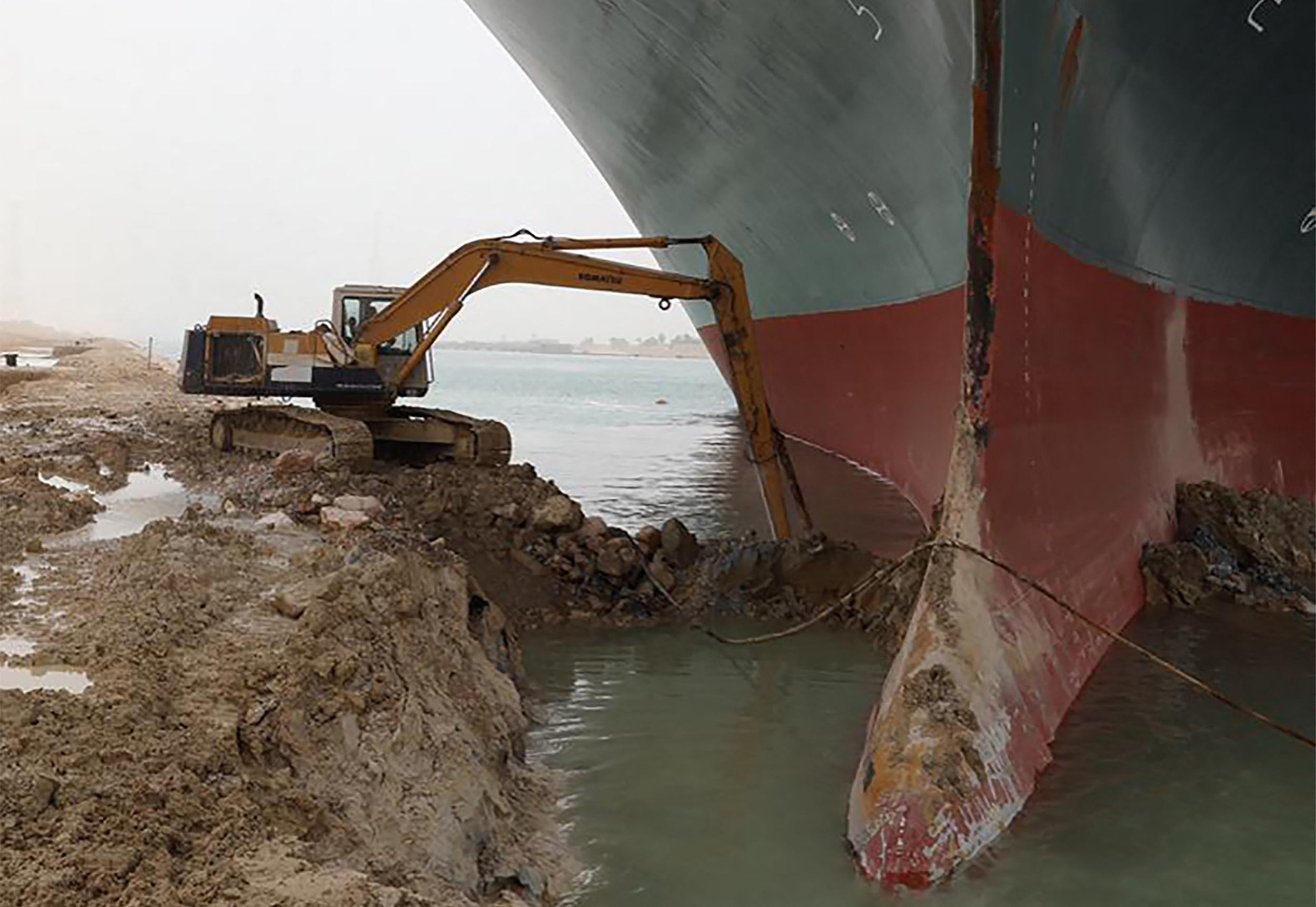 Canal de Suez incertitude sur la durée du blocage Le Parisien