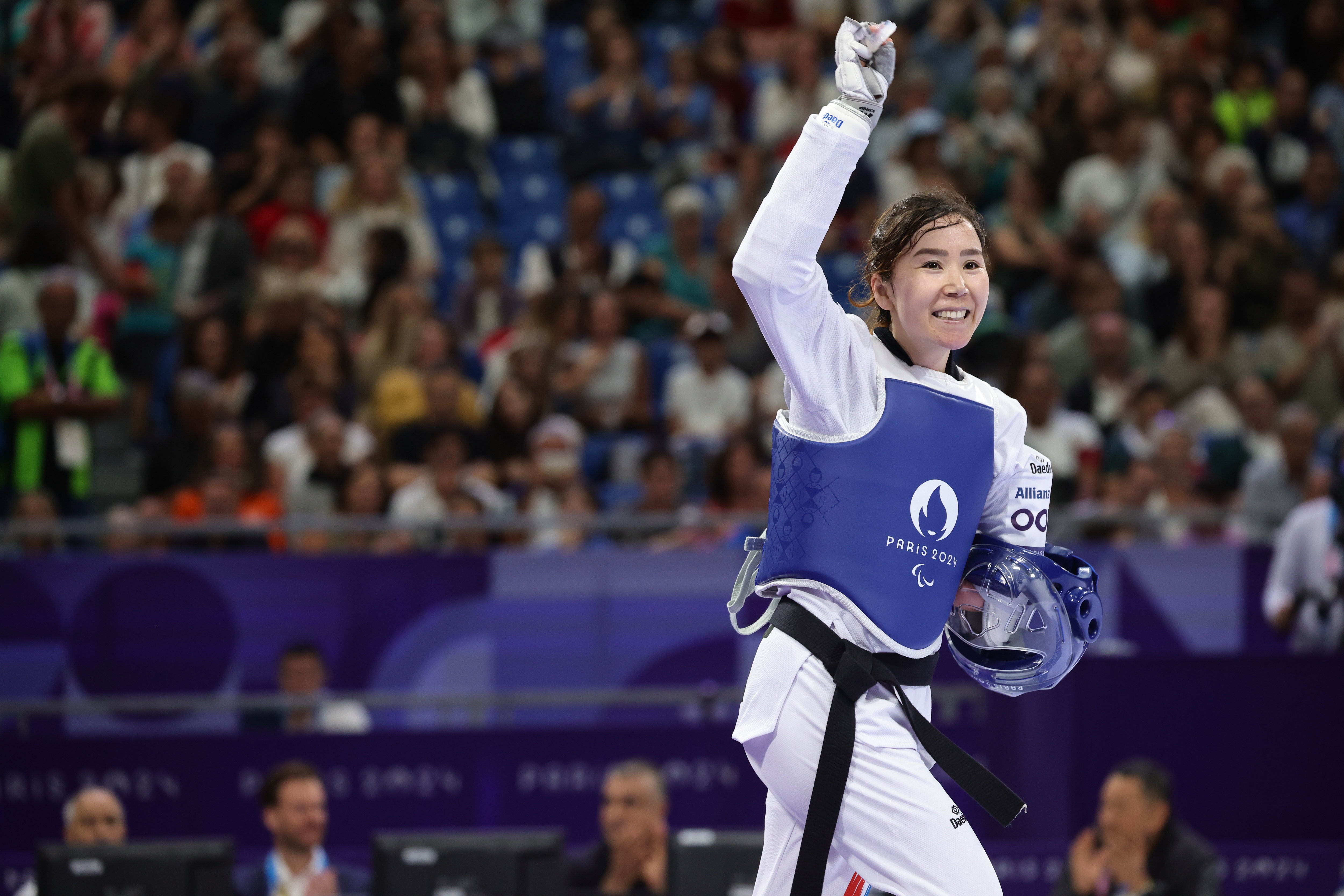 Ovationnée par le public du Grand Palais, Zakia Khudadadi, réfugiée afghane qui s'entraîne à l'Insep, a décroché une magnifique médaille de bronze en para taekwondo. LP/Olivier Arandel