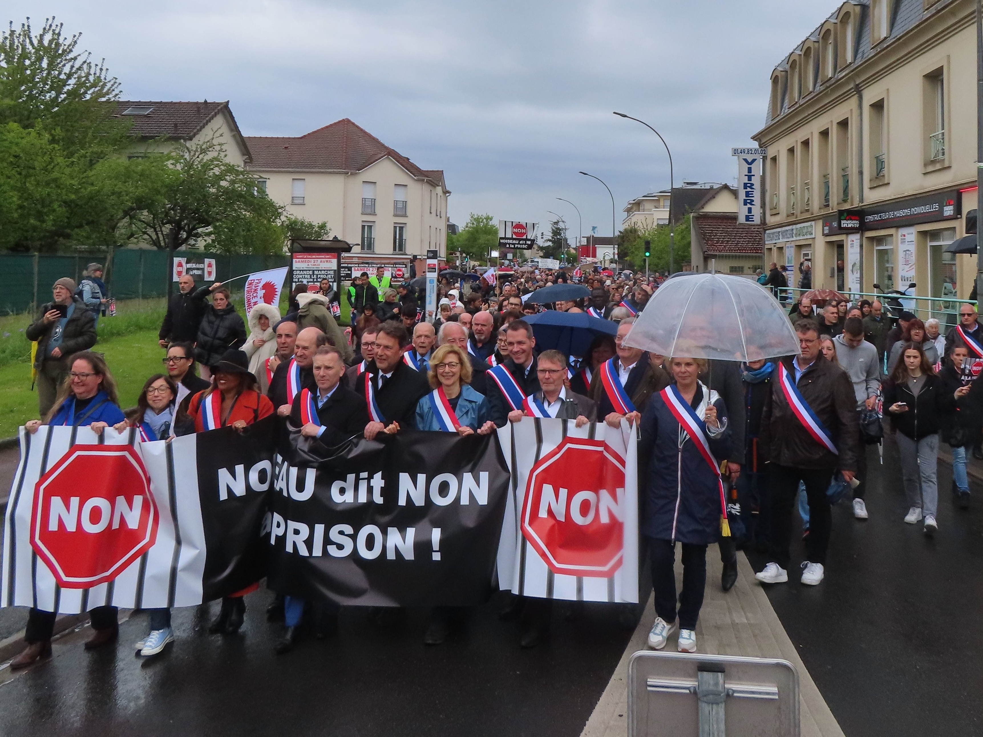 Noiseau (Val-de-Marne), le 27 avril. 500 personnes avaient manifesté contre le projet de construction de 800 places sur des terres agricoles. LP/Sylvain Deleuze