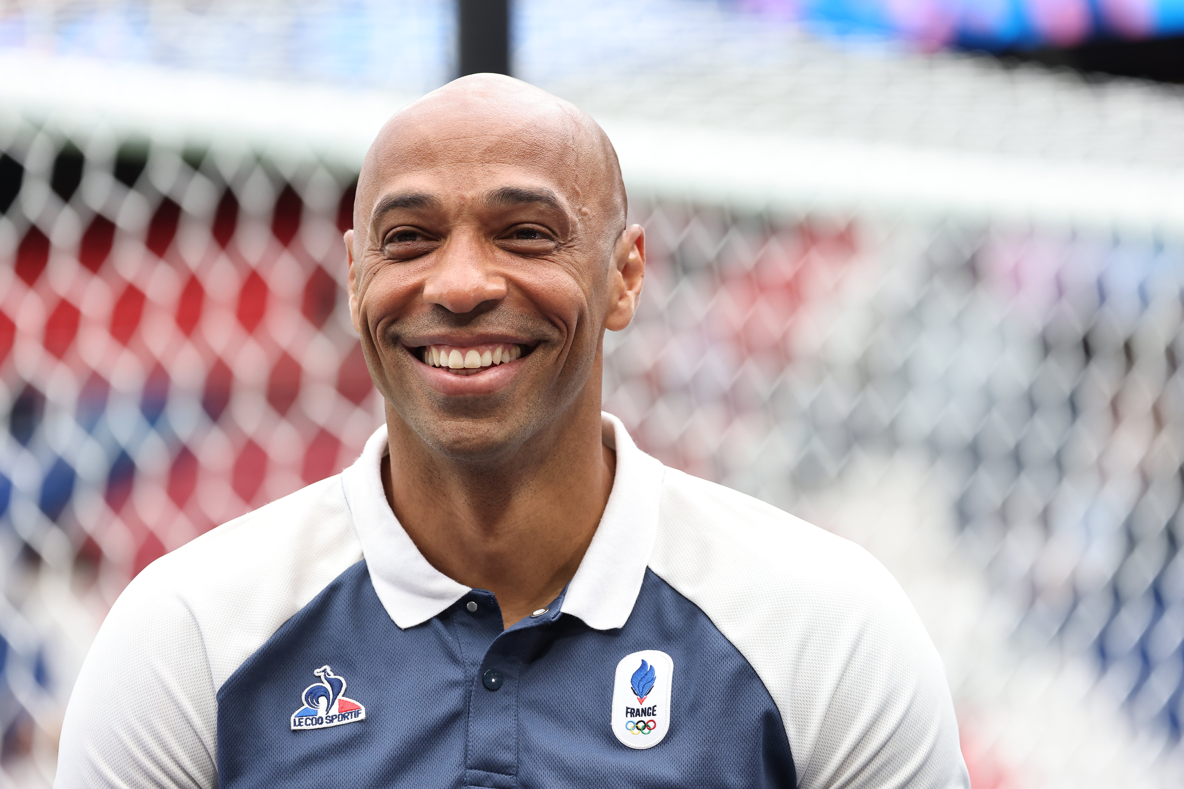 La défaite contre l'Espagne digérée, Thierry Henry a profité de ses derniers moments dans ces Jeux pour délecter ses joueurs de ses talents de danseur. LP / Fred Dugit