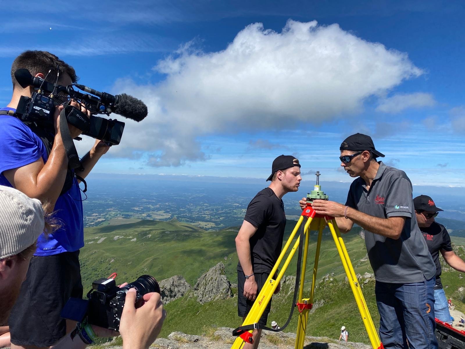 Plusieurs heures ont été nécessaires pour mesurer le puy de Sancy, le plus haut volcan de France. SLS - Station Lasers Systems