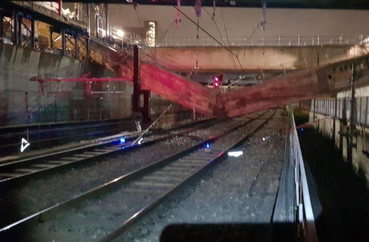 <b></b> Paris, le 1er décembre. Une poutre de 300 t s’est effondrée sur les voies. Le trafic des RER C, TER et trains grandes lignes passant par la gare d’Austerlitz sera interrompu pendant plusieurs jours.