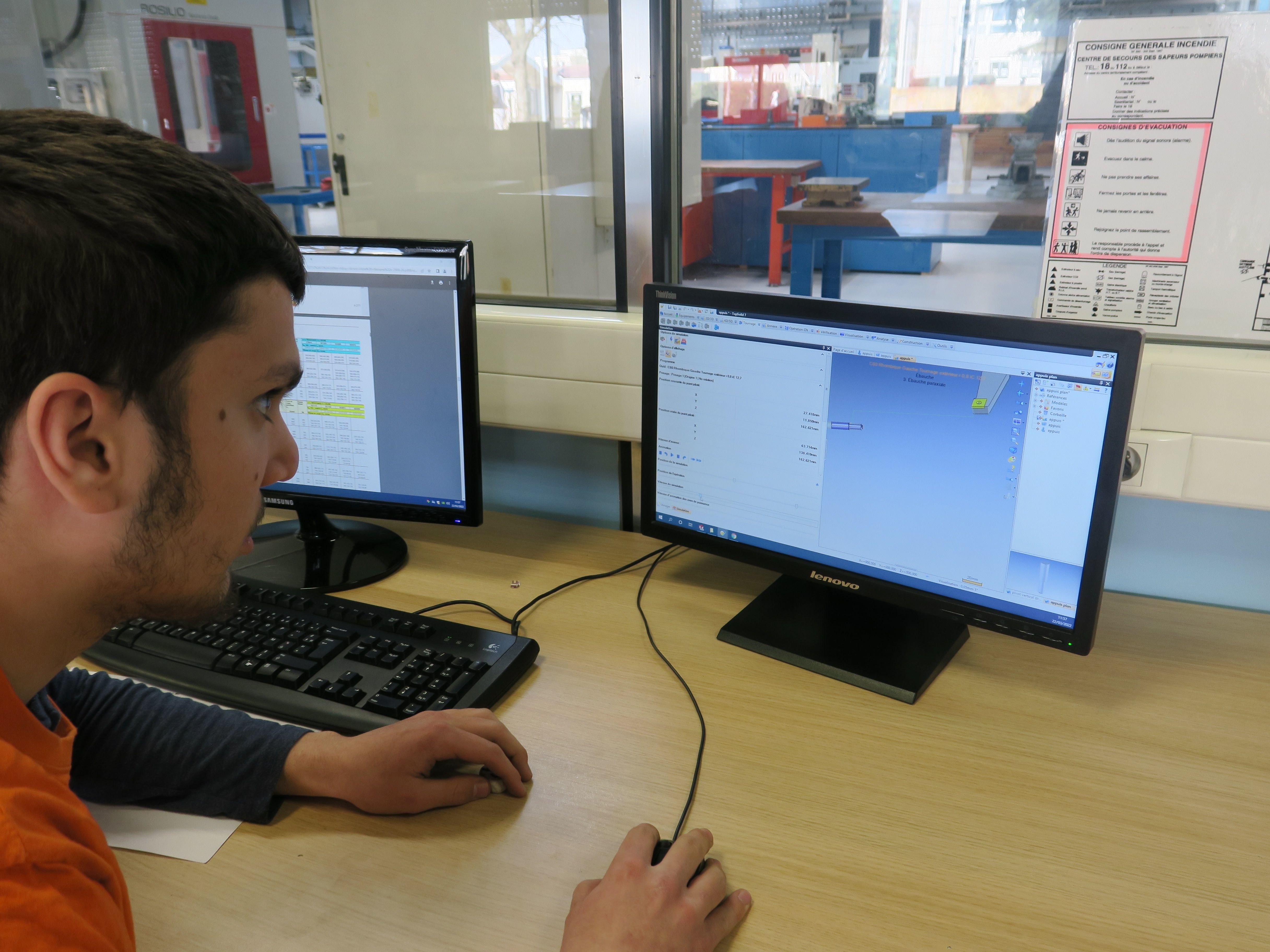 Nogent-sur-Oise. Un étudiant de BTS travaille sa création à l'ordinateur, avant de s'emparer des machines. Octave Odola
