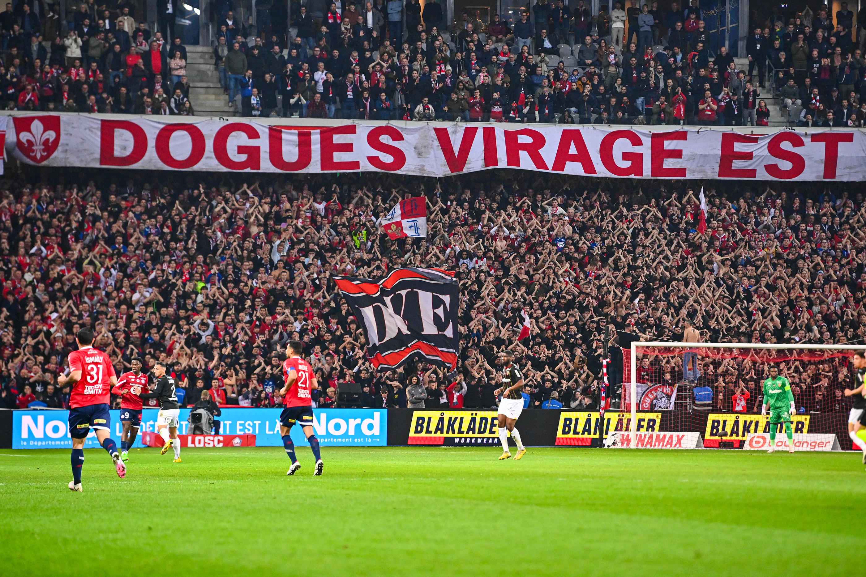Les supporters de Lille lors du derby. Photo by Icon Sport