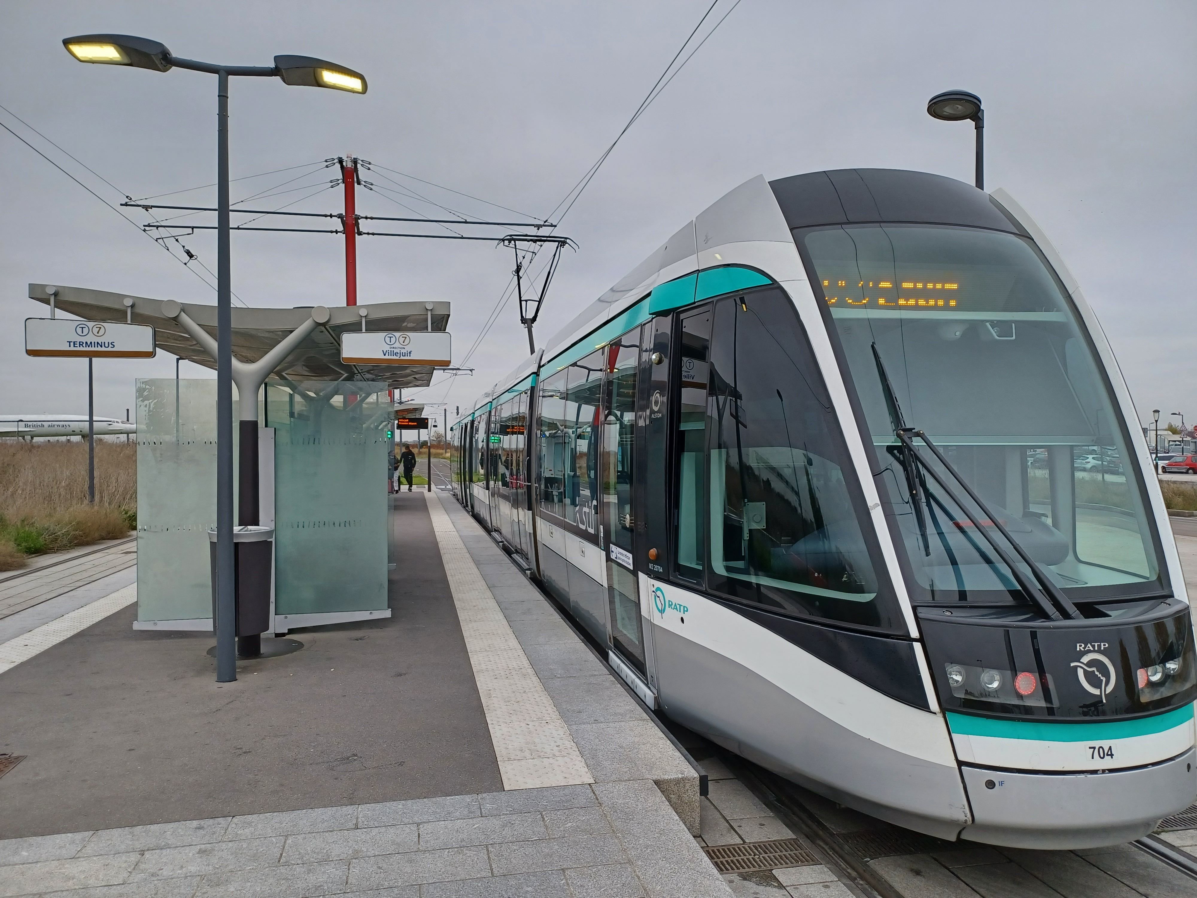 Athis-Mons. Le T7 s'arrête pour l'instant à Athis-Mons, station Porte de l'Essonne. Le tramway doit être prolongé de 3,6 km pour arriver jusqu'à la gare de Juvisy-sur-Orge. LP/Cécile Chevallier