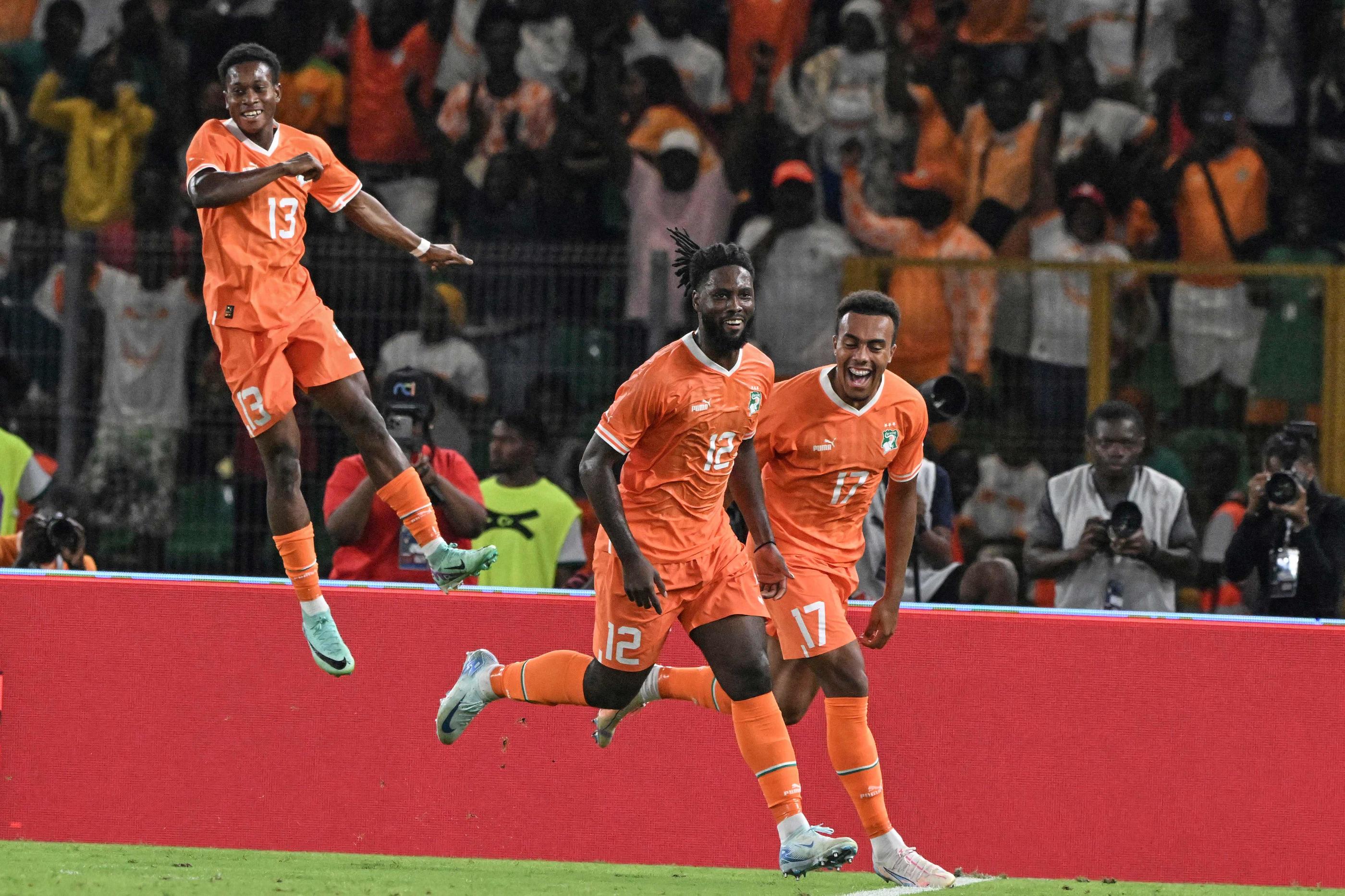 Jean-Philippe Krasso (au centre) a inscrit un doublé pour la Côte d'Ivoire face à la Zambie. (Issouf Sanogo/AFP)