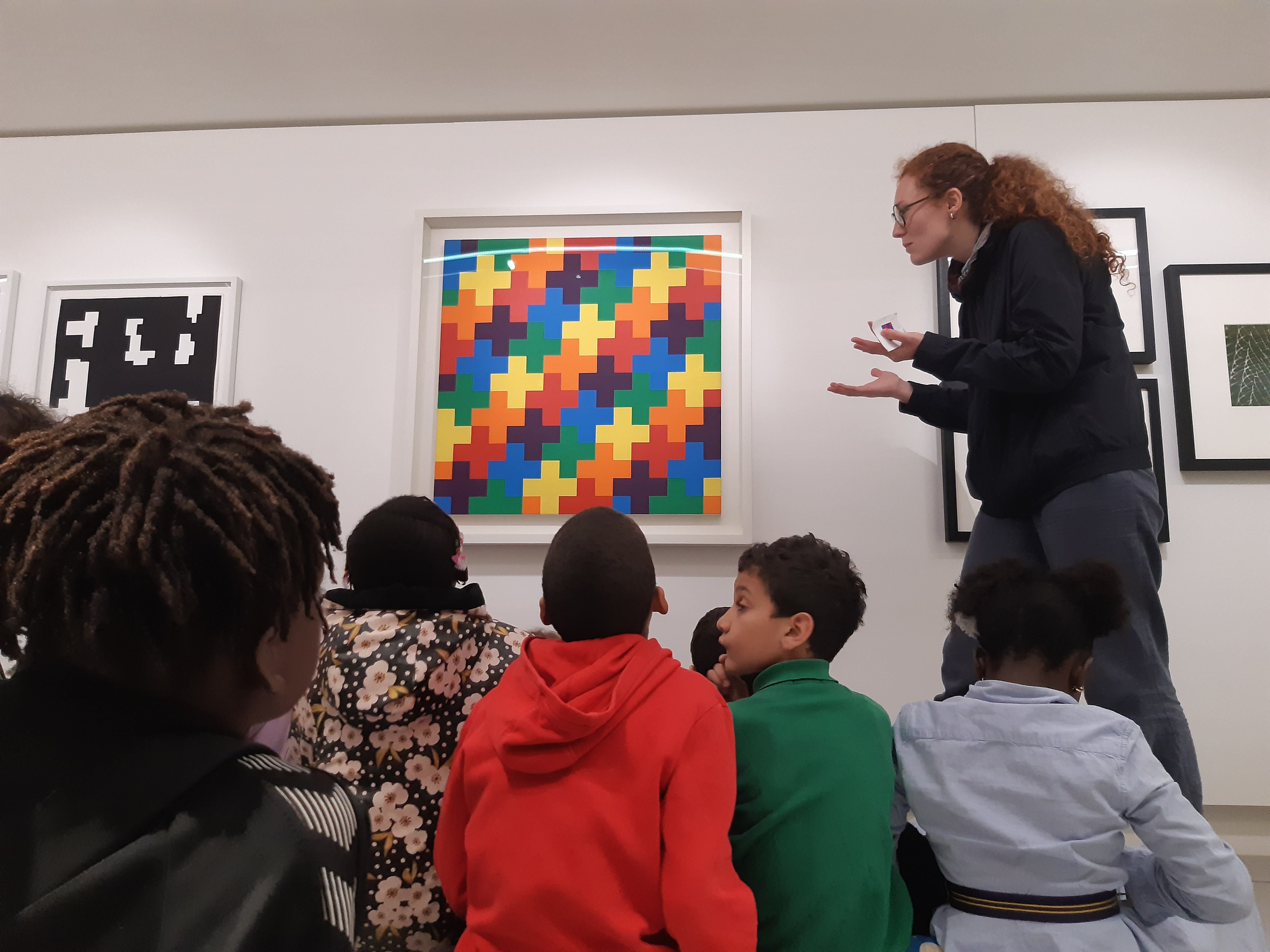 Antony, le 28 mai 2024. Une classe de CE1 a visité l'exposition «Dans les règles de l’art» du musée mobile du centre Pompidou, qui s'est installé dans le quartier du Noyer-Doré. LP/Marjorie Lenhardt