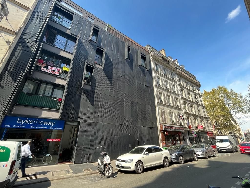 Pour le collectif Épinettes-Batignolles, avec sa façade en métal, cet immeuble situé rue Legendre (Paris XVIIe) est l'exemple typique des bâtiments nouveaux qui ne s'insèrent pas dans le paysage existant. LP/F.H.