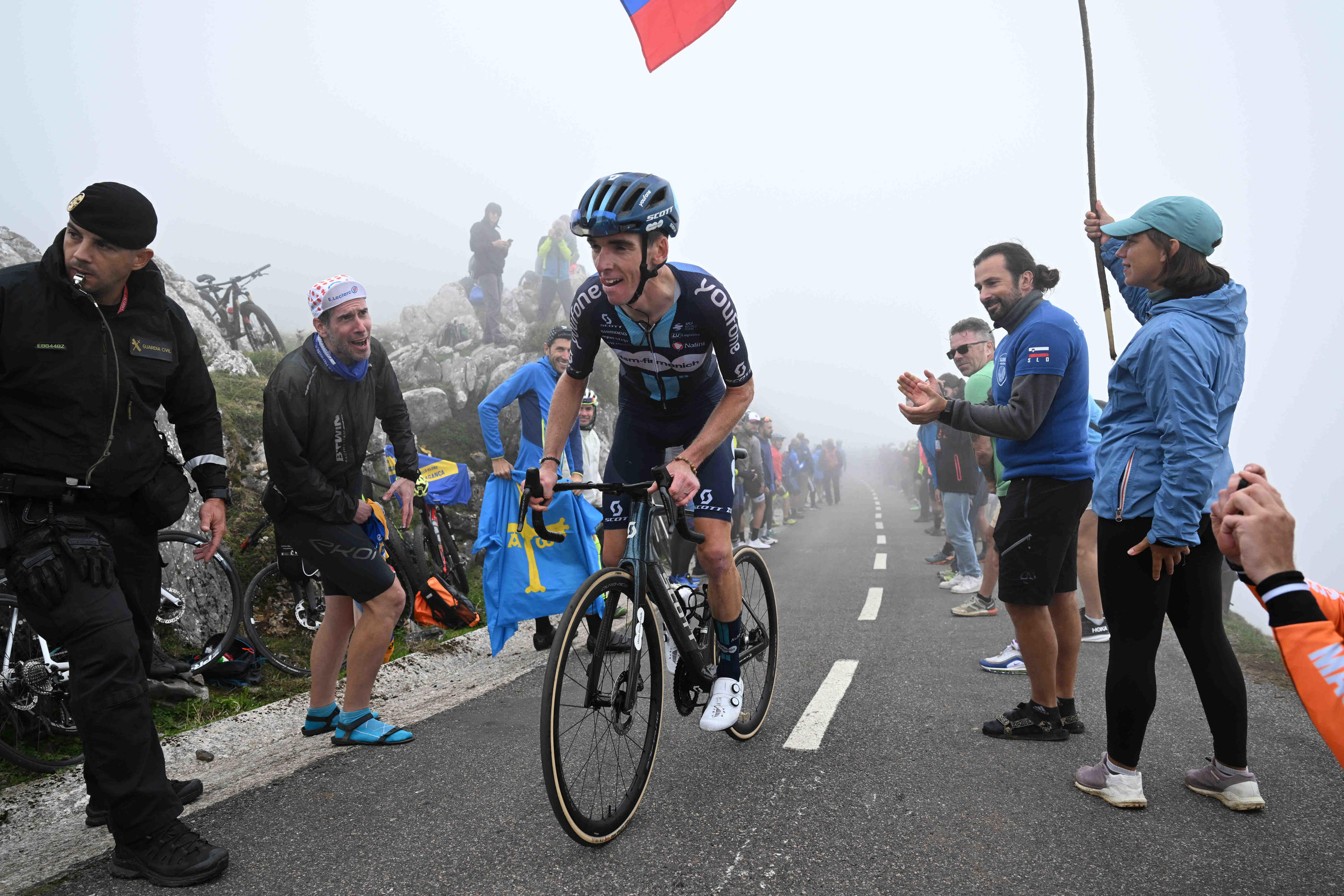 A 33 ans, Romain Bardet, ici sur la dernière Vuelta, se présentera sur le Tour de France 2024 en chasseur d'étapes. Icon sport/Sirotti