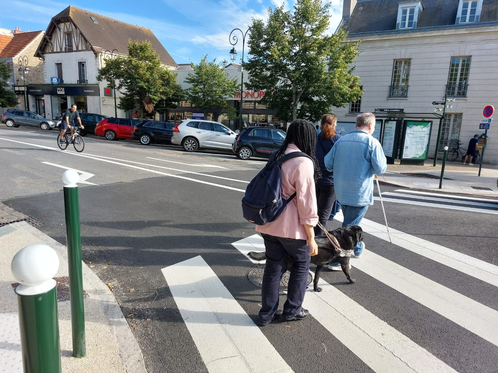 Rambouillet (Yvelines), le 6 septembre. Créée au printemps dernier, Balise ta ville veut promouvoir des solutions concrètes pour améliorer le cheminement des déficients visuels dans la commune. LP/Elisabeth Gardet