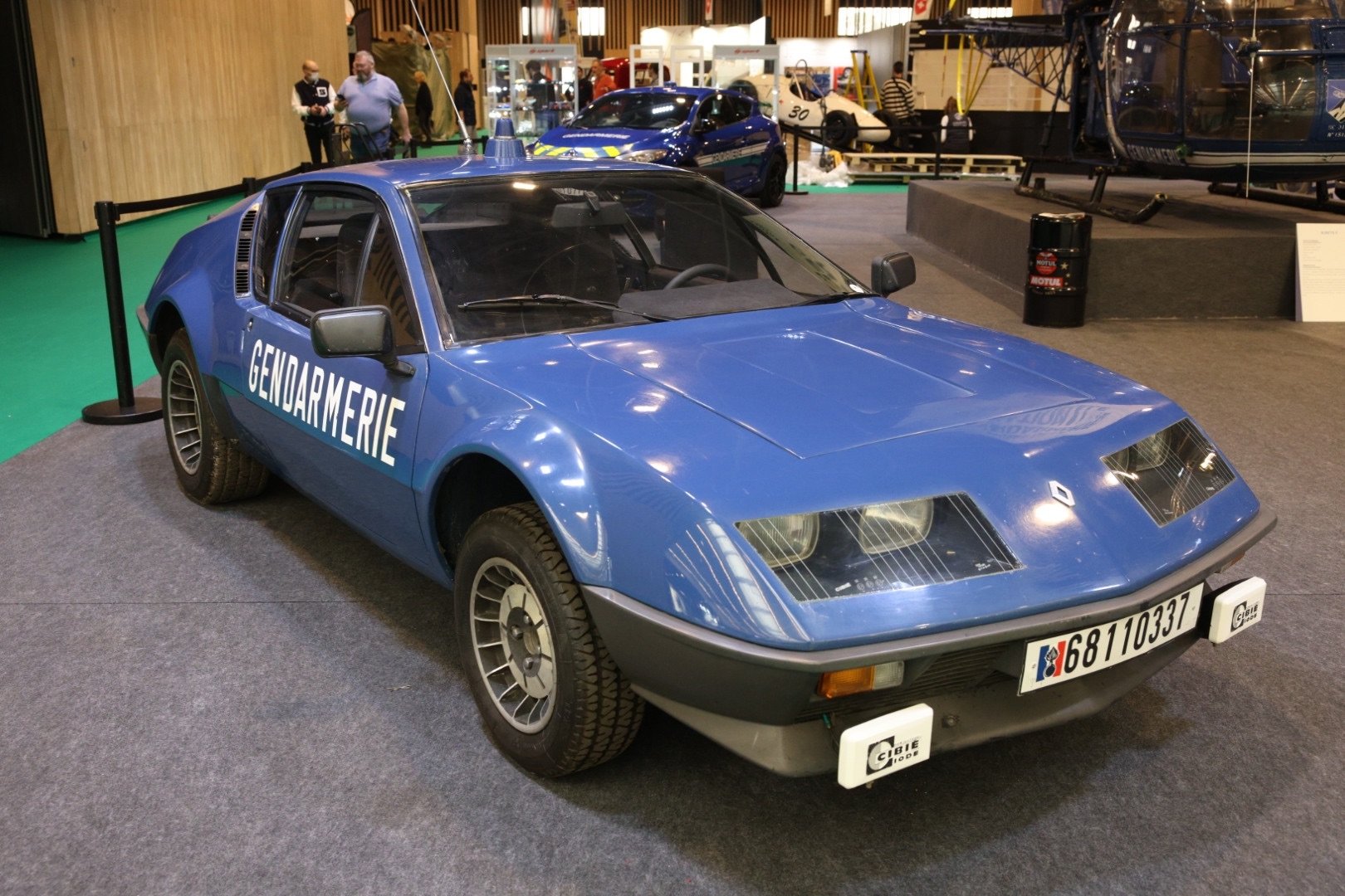 Une Renault Alpine qui en a sous le képi