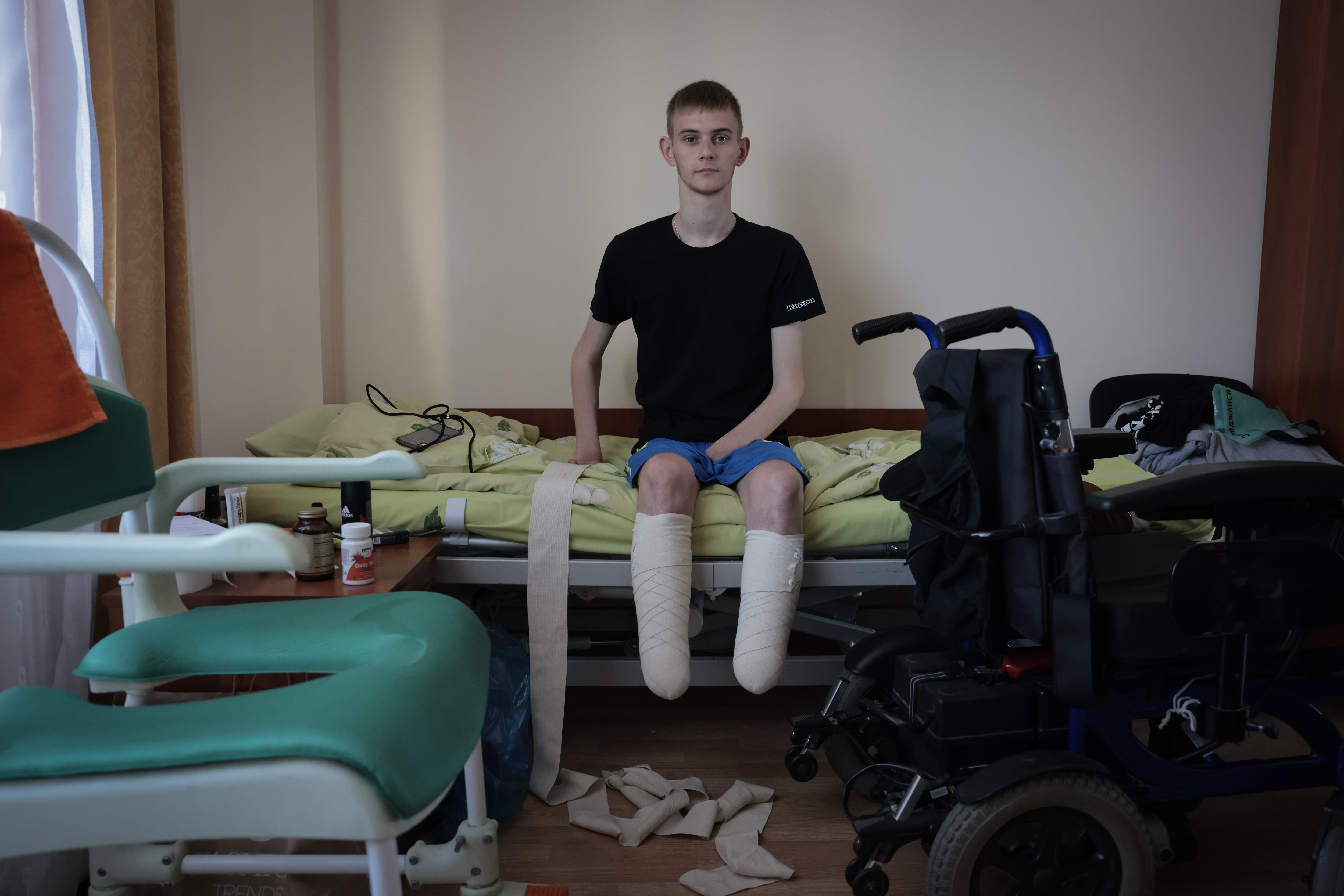 Danyl, jeune soldat ukrainien, est resté plusieurs jours grièvement blessé sur le front et victime d'engelures, avant d'être fait prisonnier par les Russes. LP/Philippe de Poulpiquet