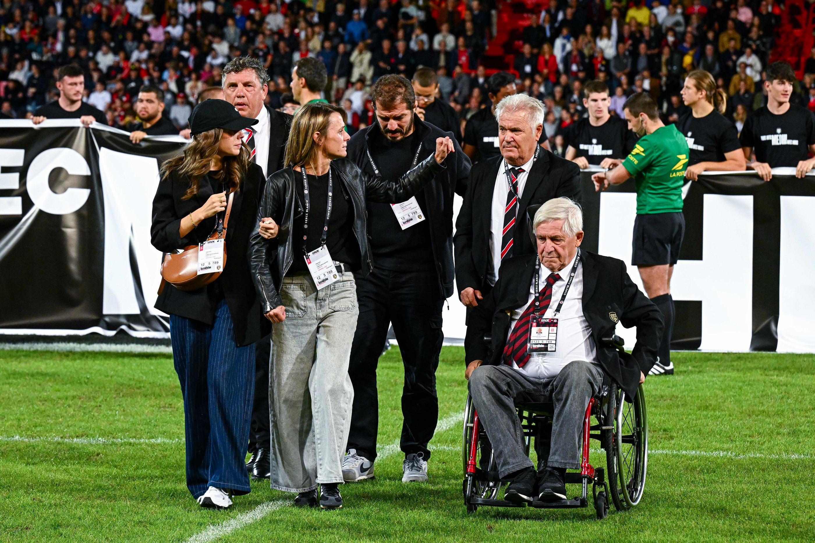 Didier Lacroix, le président du Stade Toulousain était aux côtés de Jalil Narjissi (au centre) pour l'hommage de la mort de son fils au Stade Ernest Wallon. Baptiste Fernandez/Icon Sport.