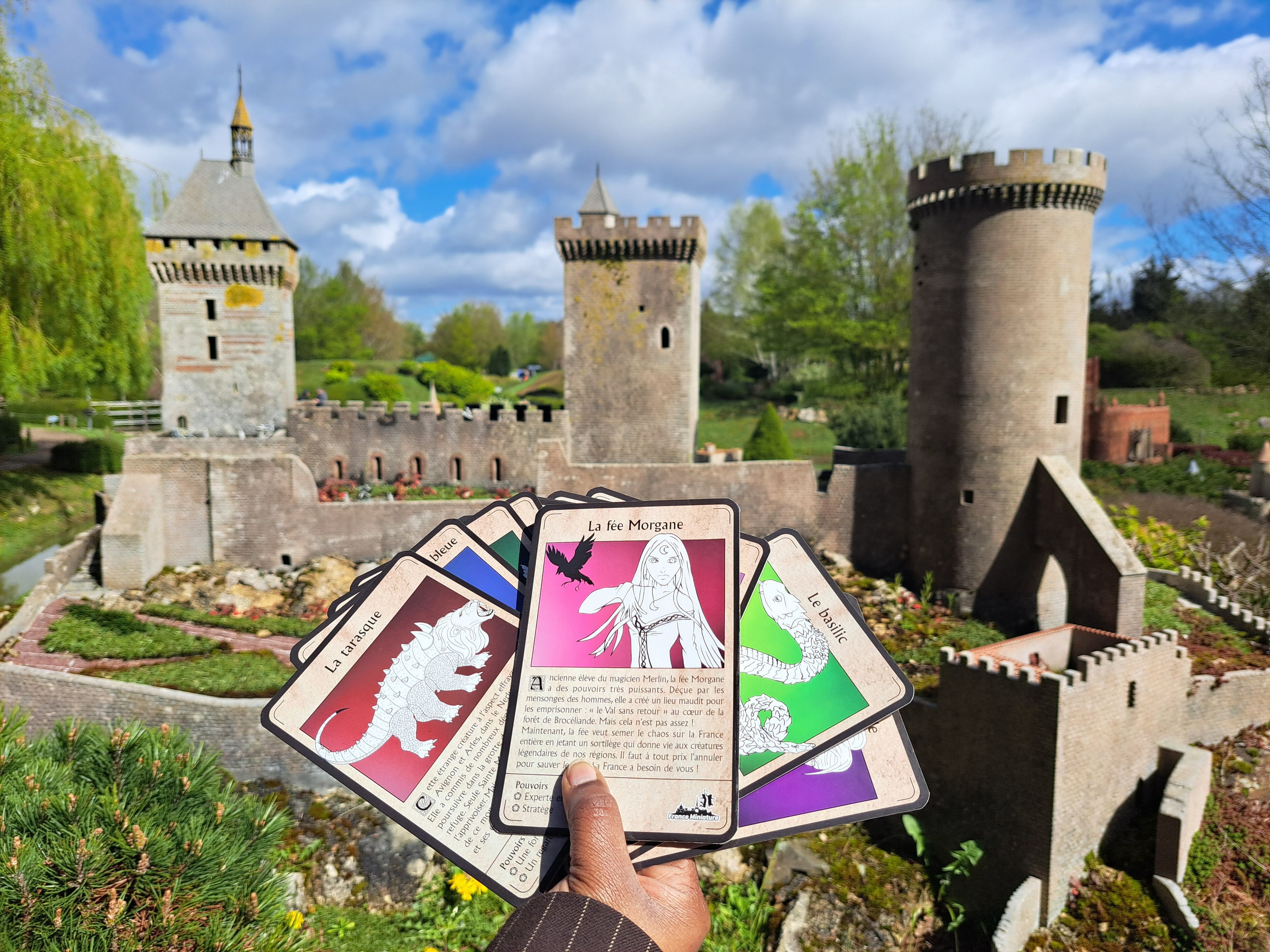 Élancourt (Yvelines), le 19 avril. Outre les cartes, des contenus audio, vidéo et des saynètes (à certaines dates) permettent aux familles de récolter des indices pour résoudre la quête (ici, la maquette du château de Foix). France Miniature