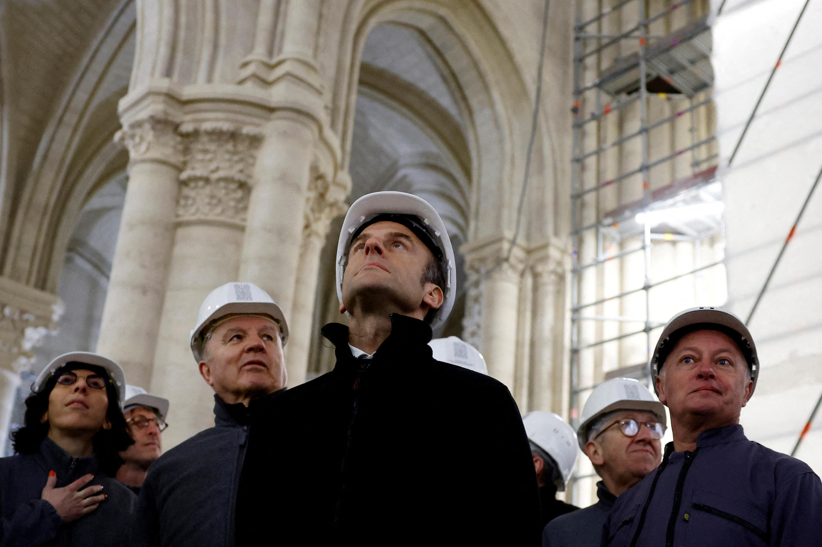 Le général Jean-Louis Georgelin, ici à gauche derrière Emmanuel Macron,sur le chantier de Notre-Dame à Paris, le 14 avril dernier. REUTERS/Sarah Meyssonnier/Pool