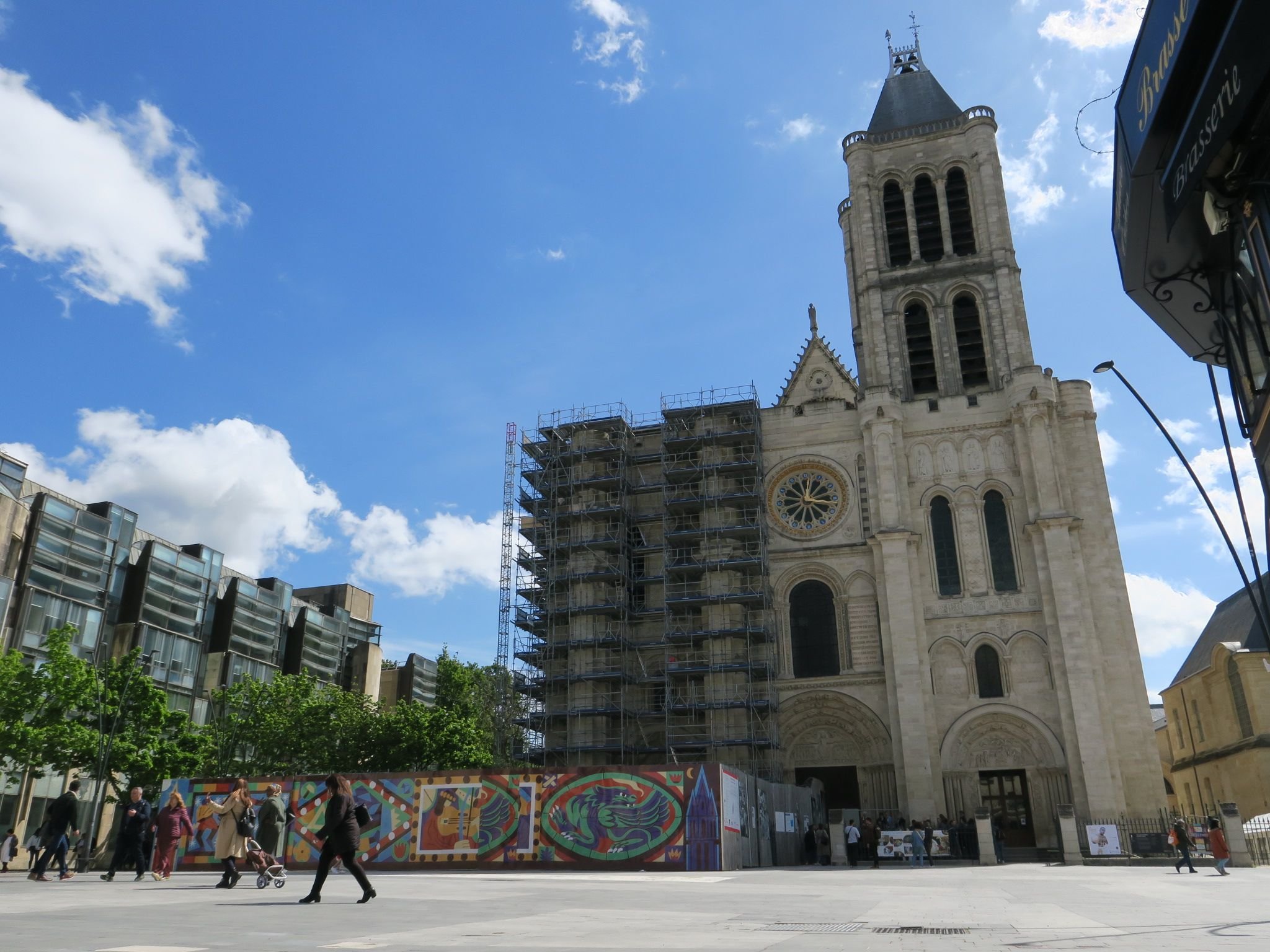 Saint-Denis, le 29 avril. Il est désormais possible de parrainer, à partir de 15 euros, l'une des plus de 15 000 pierres de la tour Nord et de la flèche de la basilique. LP/Anthony Lieures