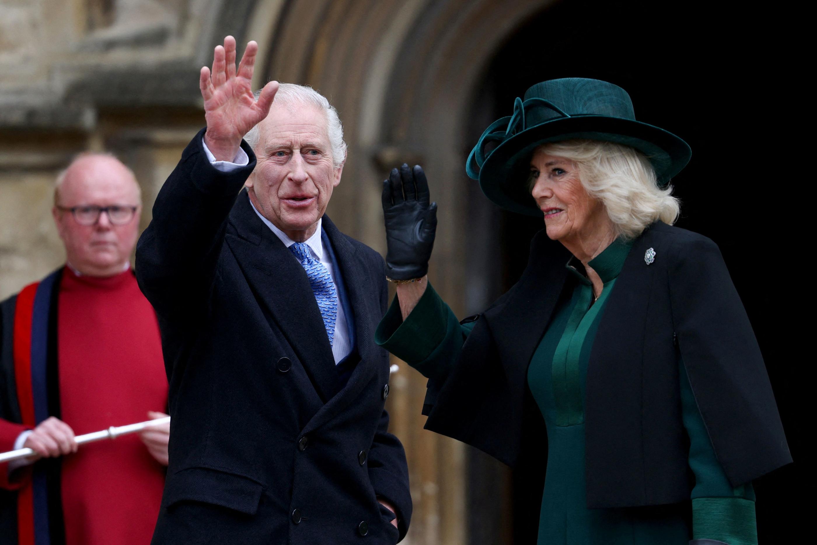 Le roi Charles III et la reine Camilia à la chapelle Saint-George, au château de Windsor, pour assister à l'office des matines de Pâques, le 31 mars 2024. AFP/Hollie Adams