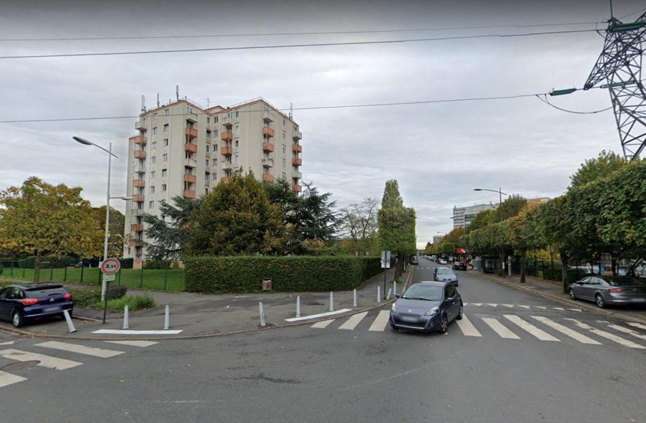 <b></b> Thiais (Val-de-Marne), angle des rues Helène-Muller et du Pavé-Grignon. L’agression a eu lieu en pleine rue dans la nuit de jeudi à vendredi vers 0 h 30. 
