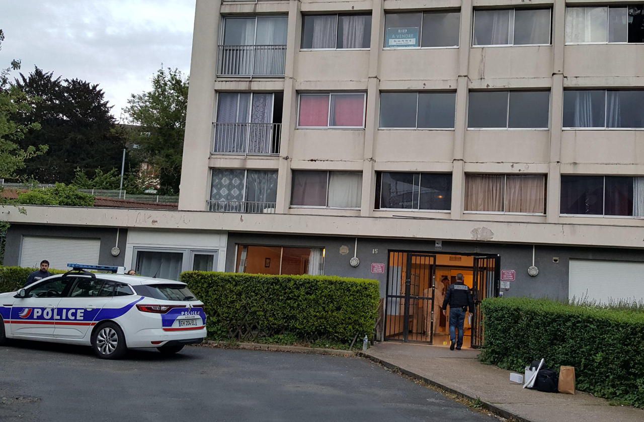 <b></b> Melun, ce mercredi soir. Un homme a été tué d’un coup de couteau dans cet immeuble situé rue de Gaillardon, dans le centre-ville. 