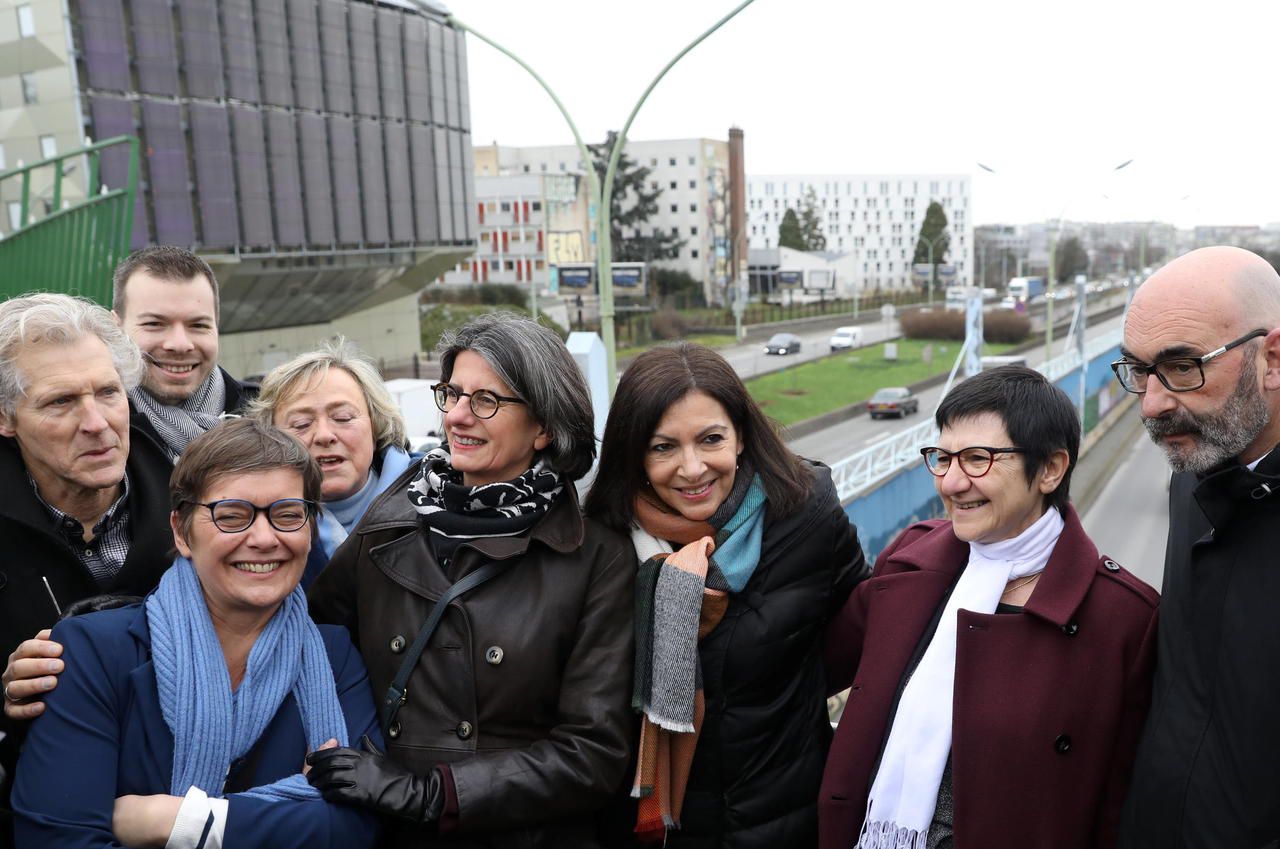 <b></b> Paris (XIVe), ce vendredi 14 février 2020. Anne Hidalgo (au centre), maire (PS) sortante, présente son projet pour le périphérique.