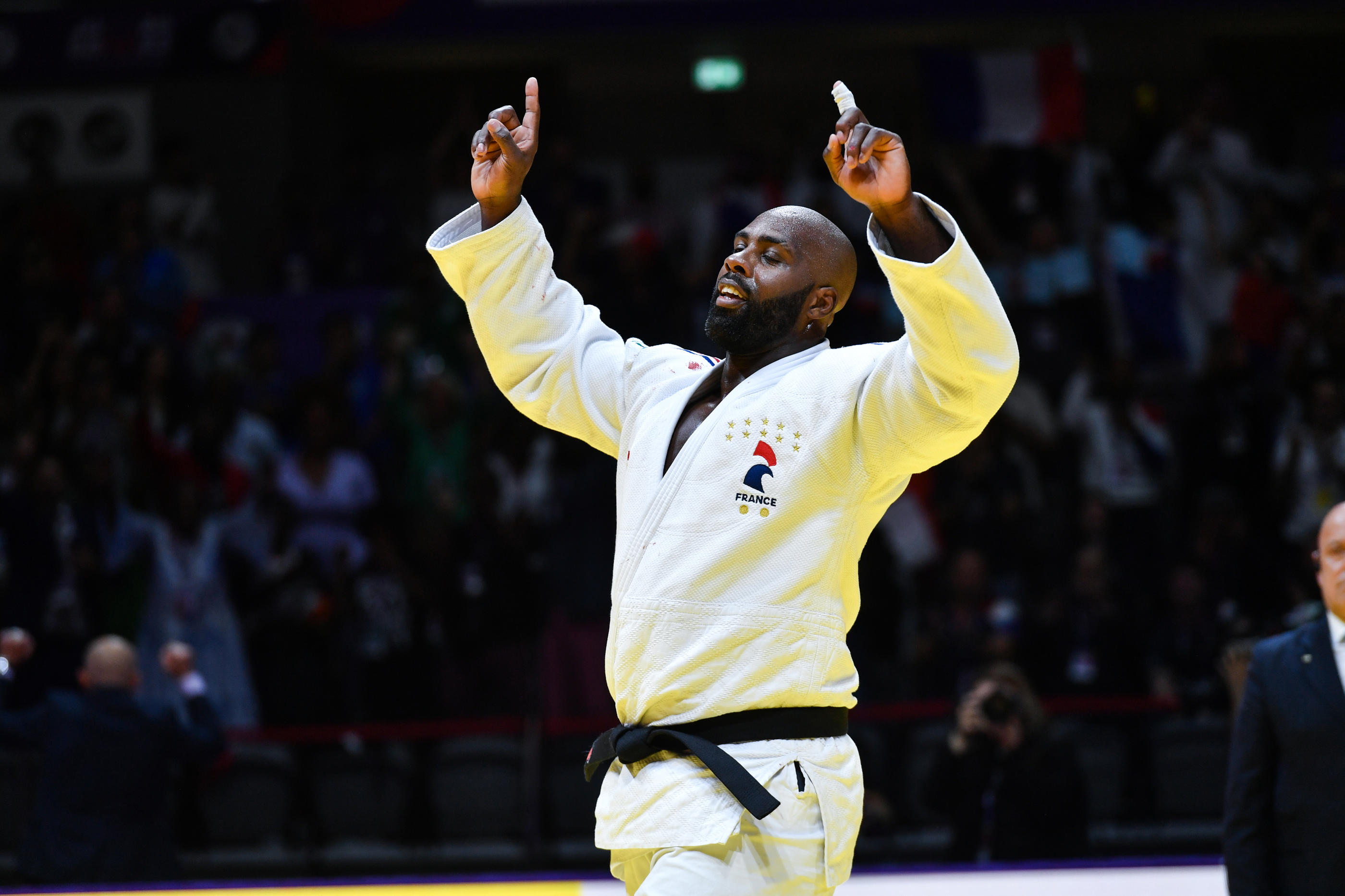 Selon notre sondage, une majorité de Français choisirait Teddy Riner (ici le 13 mai à Doha lors des Championnats du monde de judo) comme dernier porteur de la flamme olympique en 2024. Icon Sport/Nikola Krstic