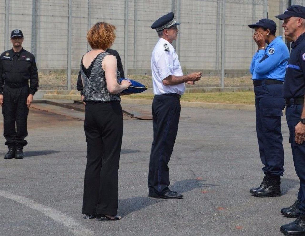 <b></b> Prison de Meaux-Chauconin, mardi. Seize agents pénitentiaires ont été distingués au cours d’une cérémonie. 