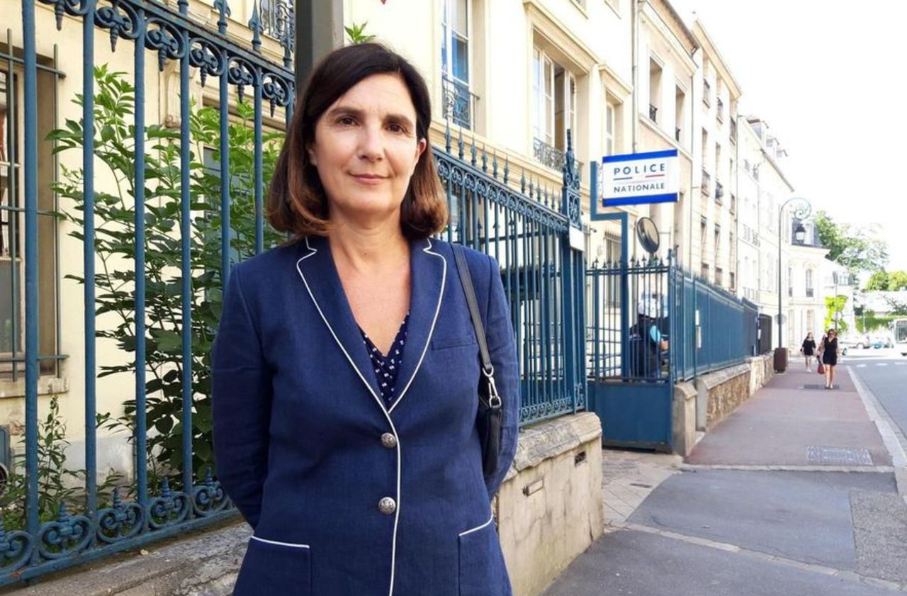 <b></b> Saint-Germain-en-Laye. Agnès Cerighelli, ici à la sortie du commissariat en juin 2018. Elle y était entendue pour des tweets à caractère homophobe.