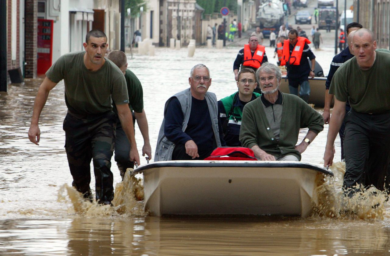 <b></b> Guiscard en juin 2007. 230 habitations de la commune du Noyonnais avait été inondées dans la nuit du 6 au 7 juin. 