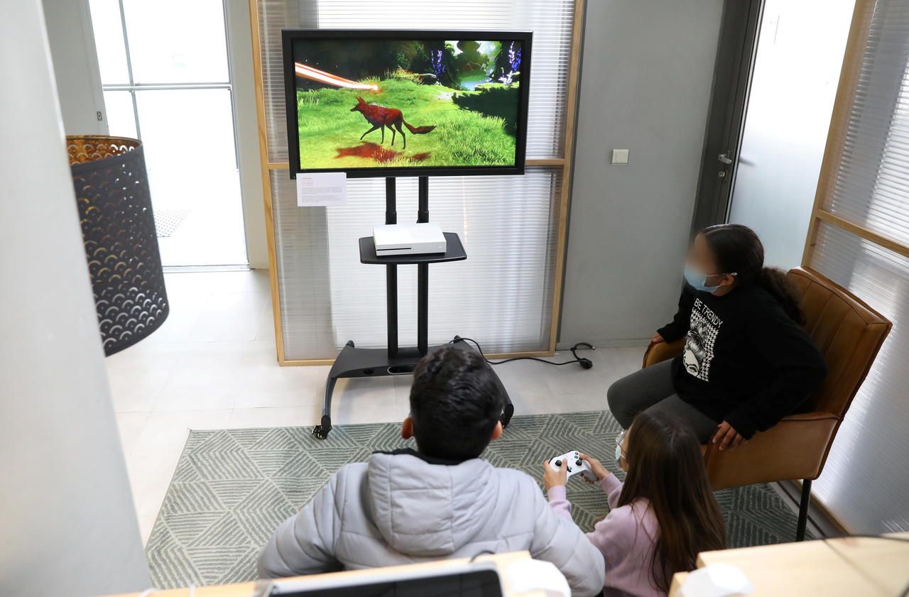 <b></b> Issy-les-Moulineaux (Hauts-de-Seine), le 22 mars. Le centre de création et de formation au numérique a proposé un atelier à des collégiens de 11 et 12 ans, les invitant à prendre du recul sur leur usage des jeux vidéo.