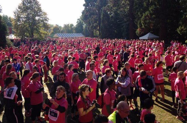 <b></b> Mennecy, ce dimanche. Plus de 5 000 personnes ont participé à la course solidaire contre le cancer du sein. 