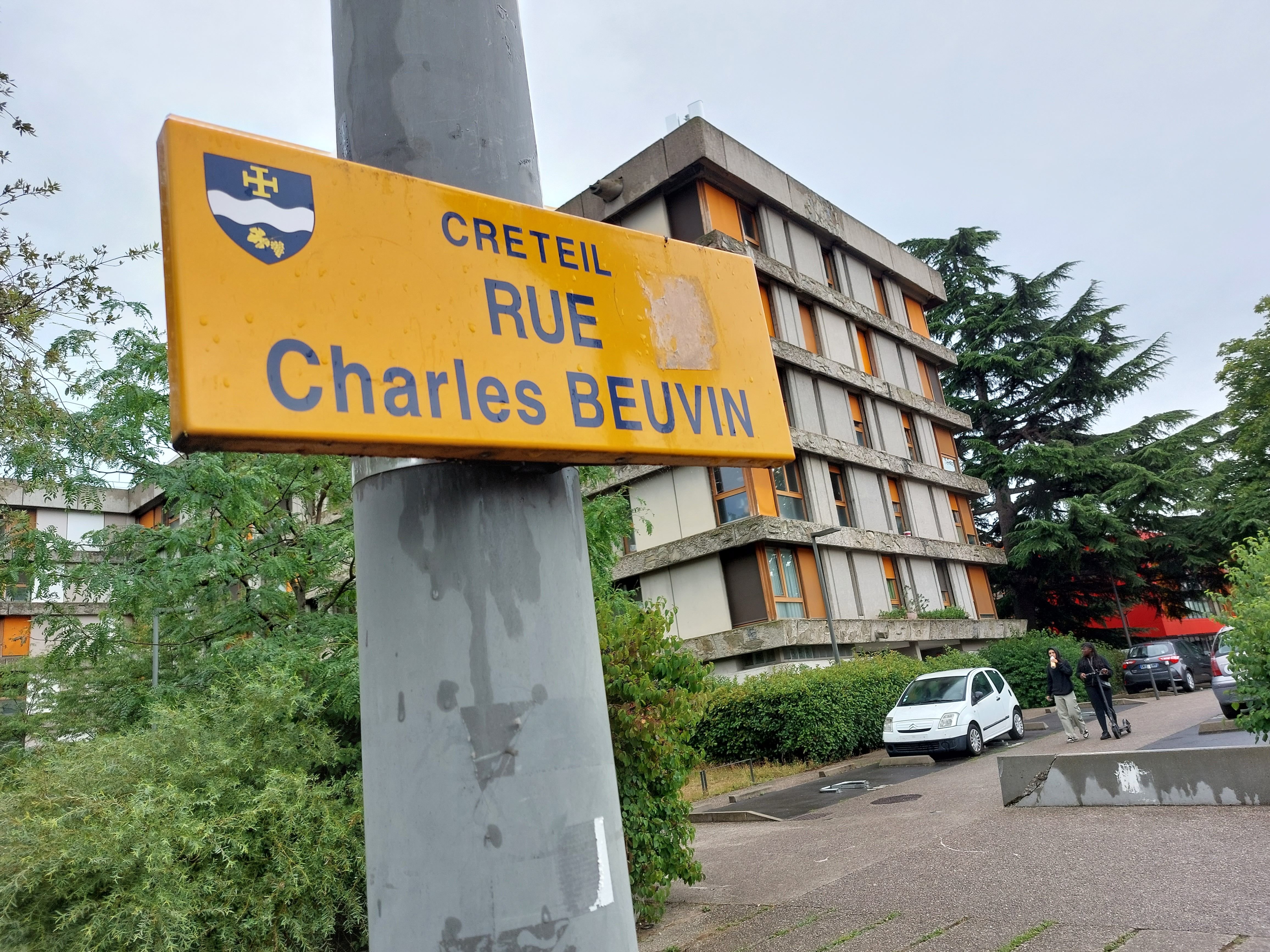A la suite de la rénovation urbaine du quartier des Bleuets à Créteil, la rue Antoine-Bourdelle est devenue en 2014 la rue Charles-Beuvin. Or l'avis de passage évoquant le 5, rue Bourdelle (au lieu du 3, rue Beuvin) date de 2017. LP/Carole Sterlé
