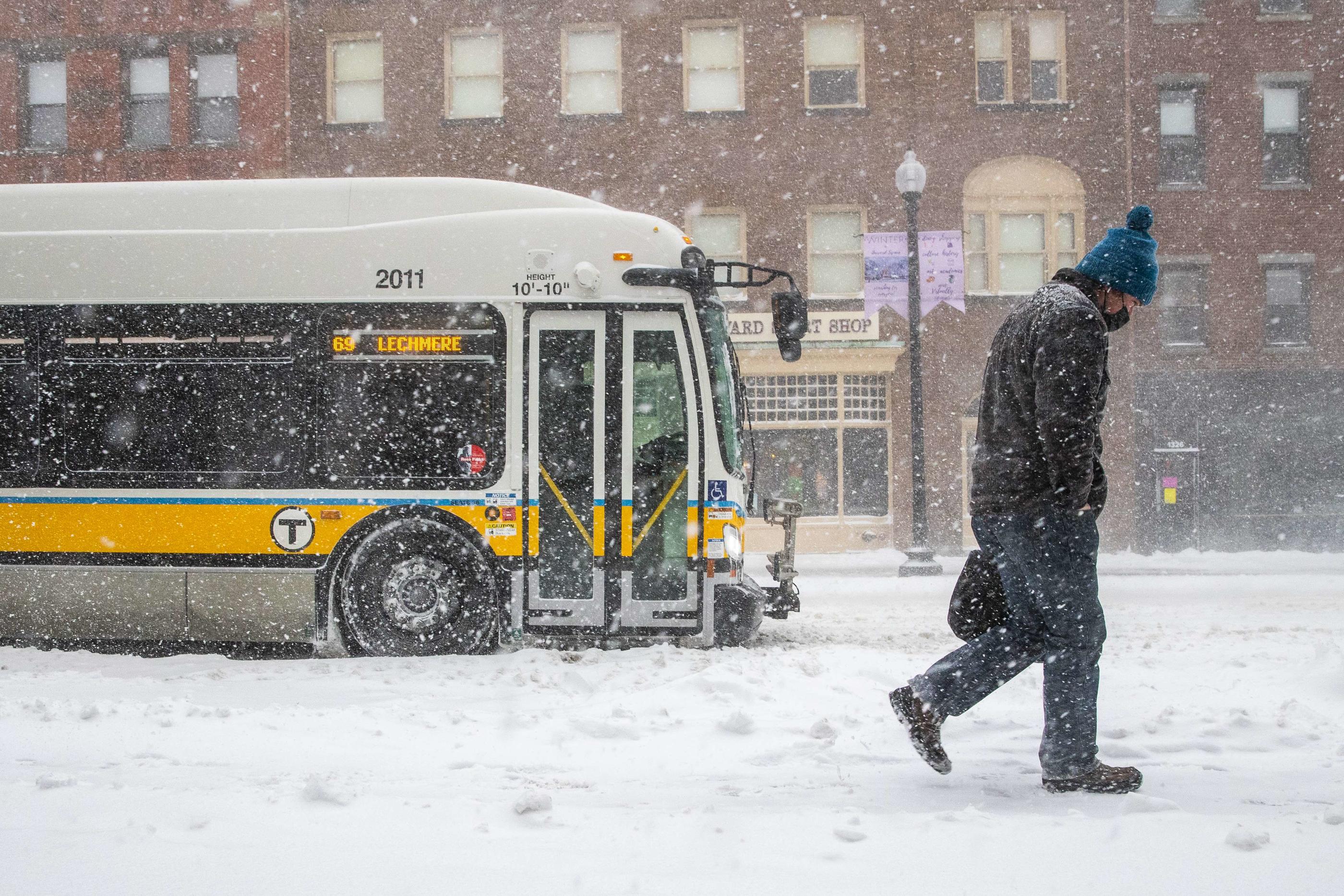 Boston sous 60cm de neige, un record: une «bombe cyclonique» aux Etats-Unis  - La Voix du Nord