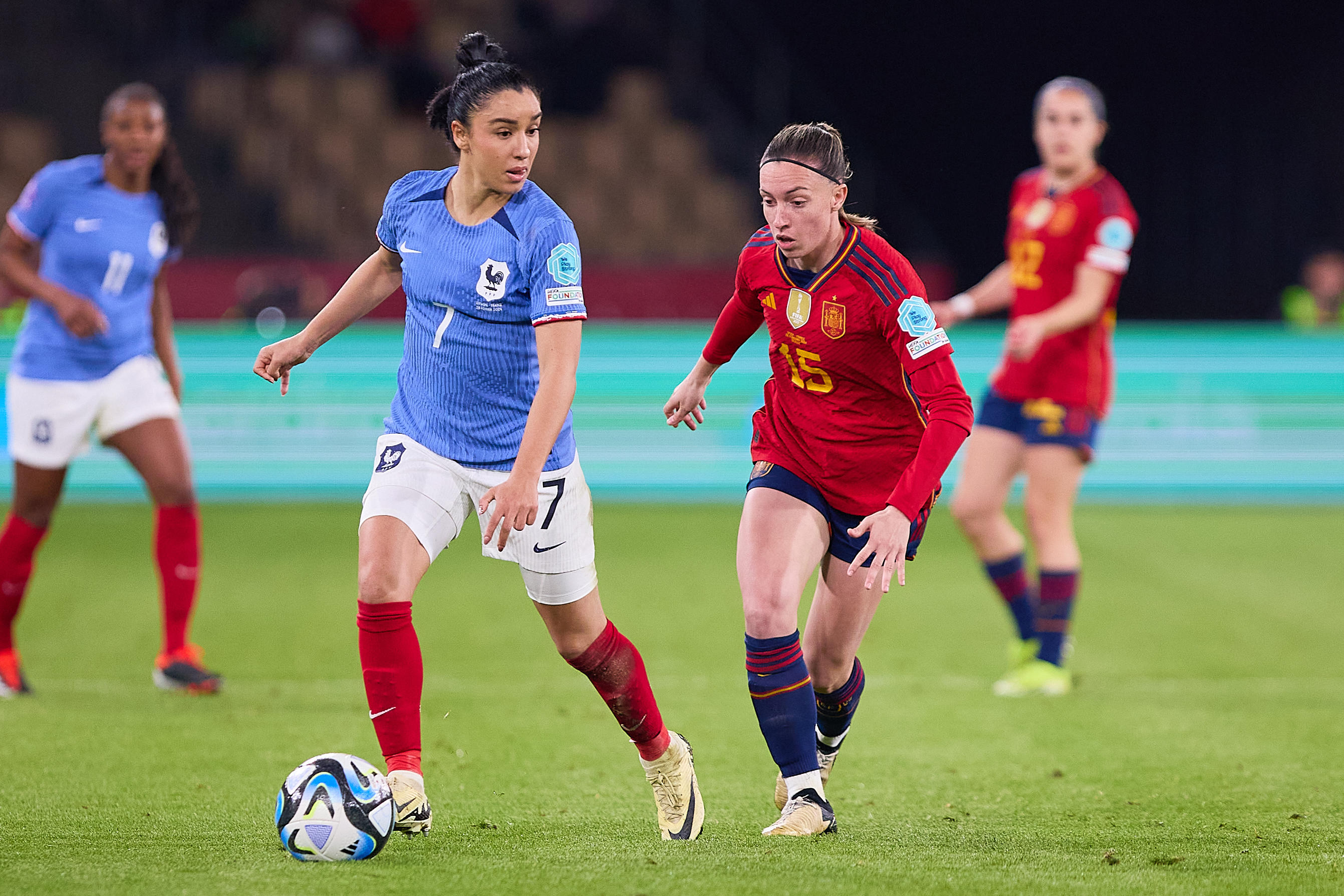 Sakina Karchaoui et les Bleues sont sûres d'éviter Eva Navarro et l'Espagne au premier tour des Jeux olympiques de Paris 2024. Icon Sport
