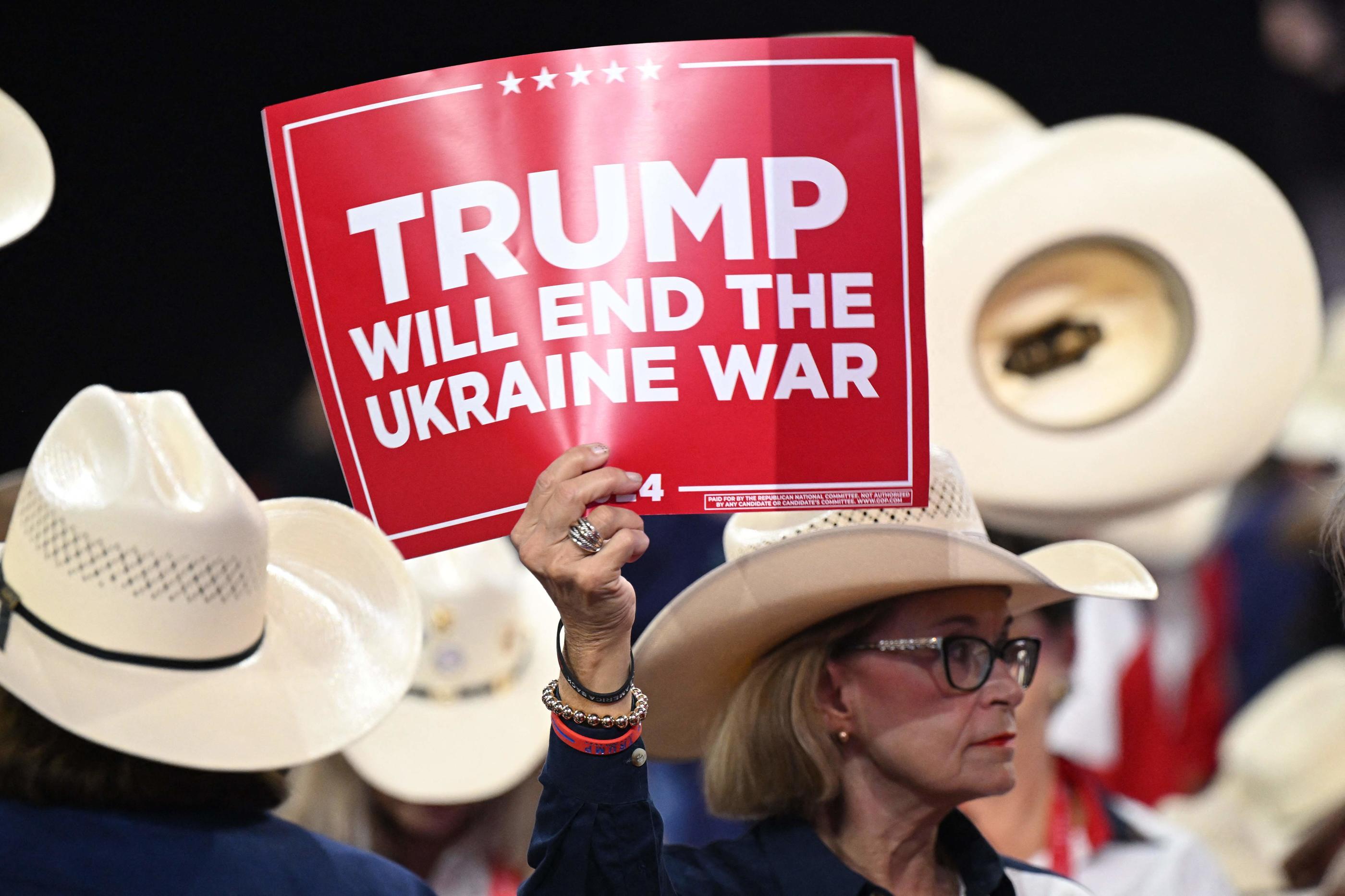 Partisan d'une ligne isolationniste, Donald Trump s'oppose au soutien financier à l'Ukraine, tout en affirmant être capable de mettre fin au conflit. AFP/Patrick T. Fallon