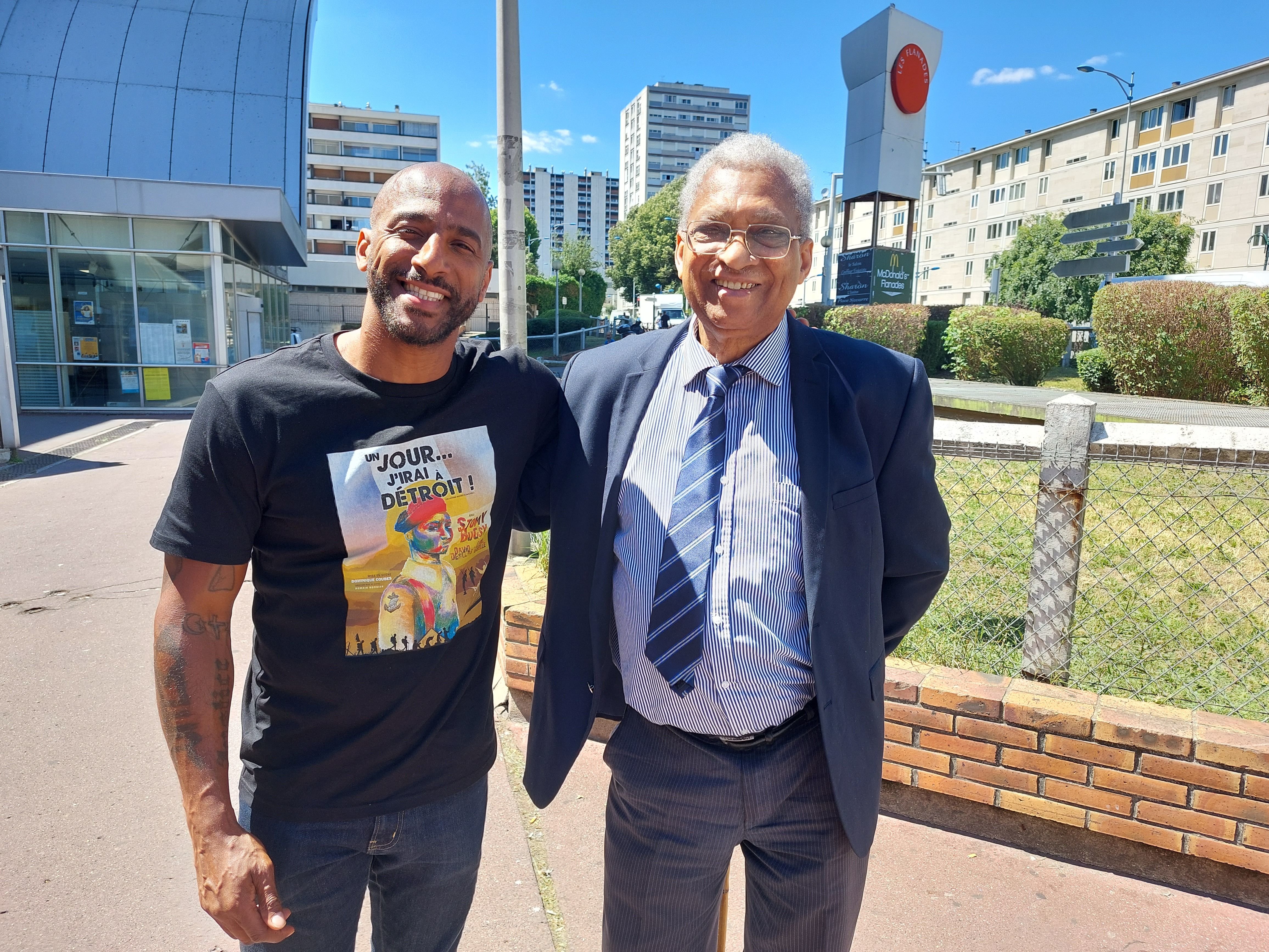 Sarcelles, lundi 4 juillet 2022. Gilles Duarte (Stomy Bugsy) présente pour la première fois sa pièce «Un jour j'irai à Détroit». Il peut compter sur le soutien de son père, Luis Duarte. LP/Julie Olagnol