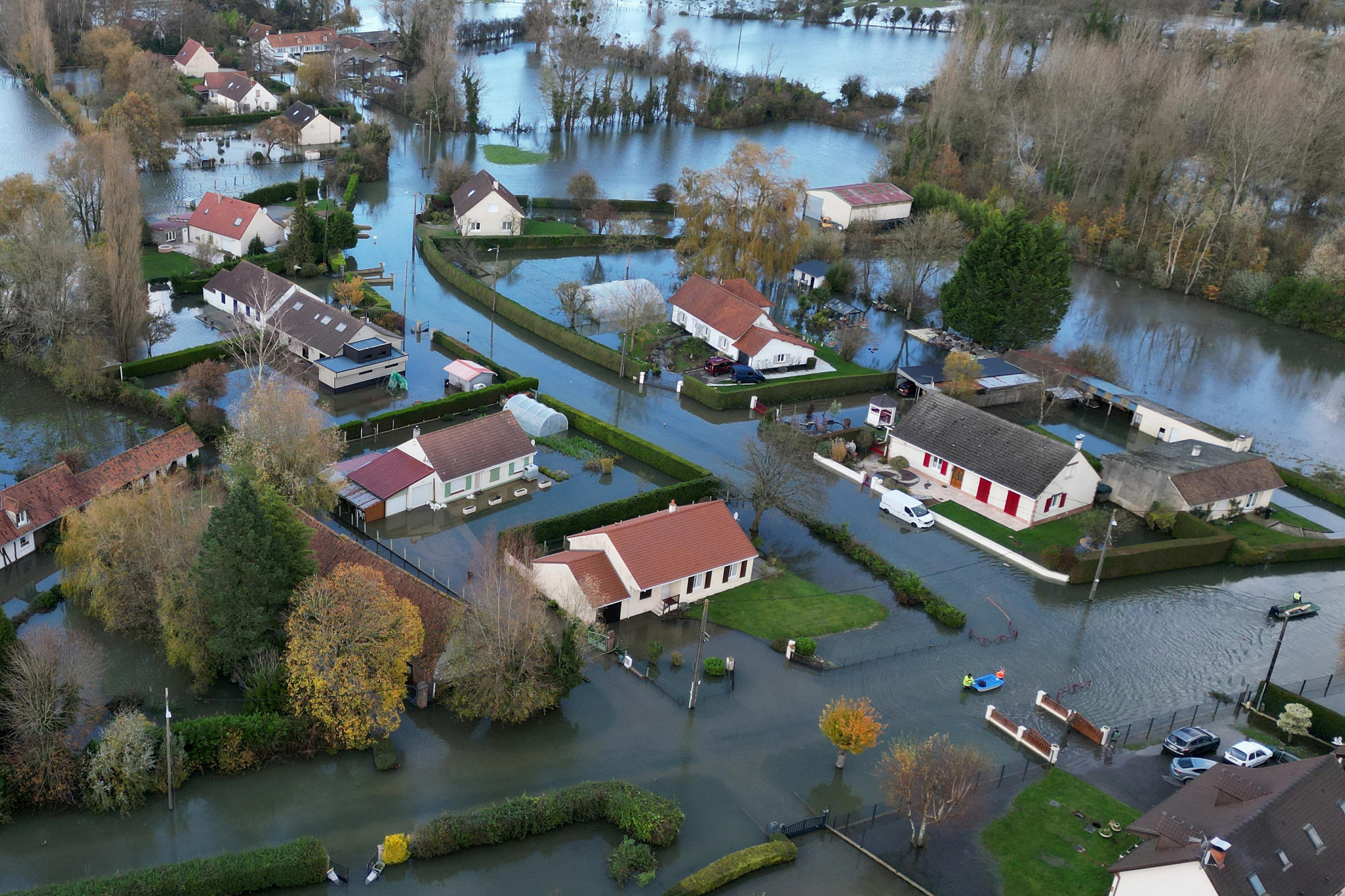 La commune de La Calotterie inondée après la crue de la Canche, près de Montreuil-sur-Mer, dans le Pas-de-Calais le 15 novembre 2023. REUTERS/Pascal Rossignol