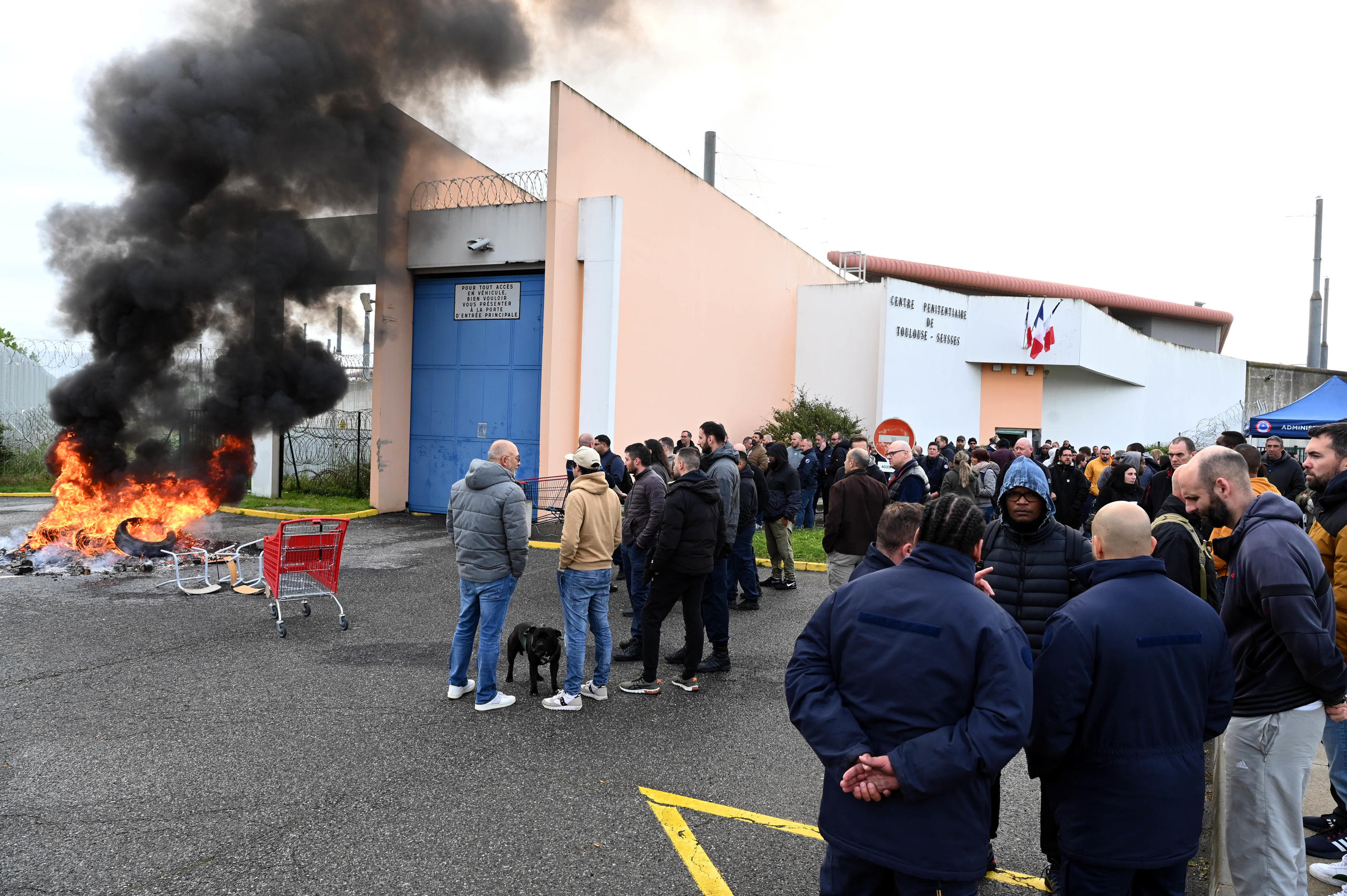 Ce mercredi matin, l’intersyndicale des agents de la pénitentiaires bloque la Maison d'arrêt de Seysses, en Haute Garonne. La journée «prisons mortes» pourrait être reconductible. Rémy Gabalda